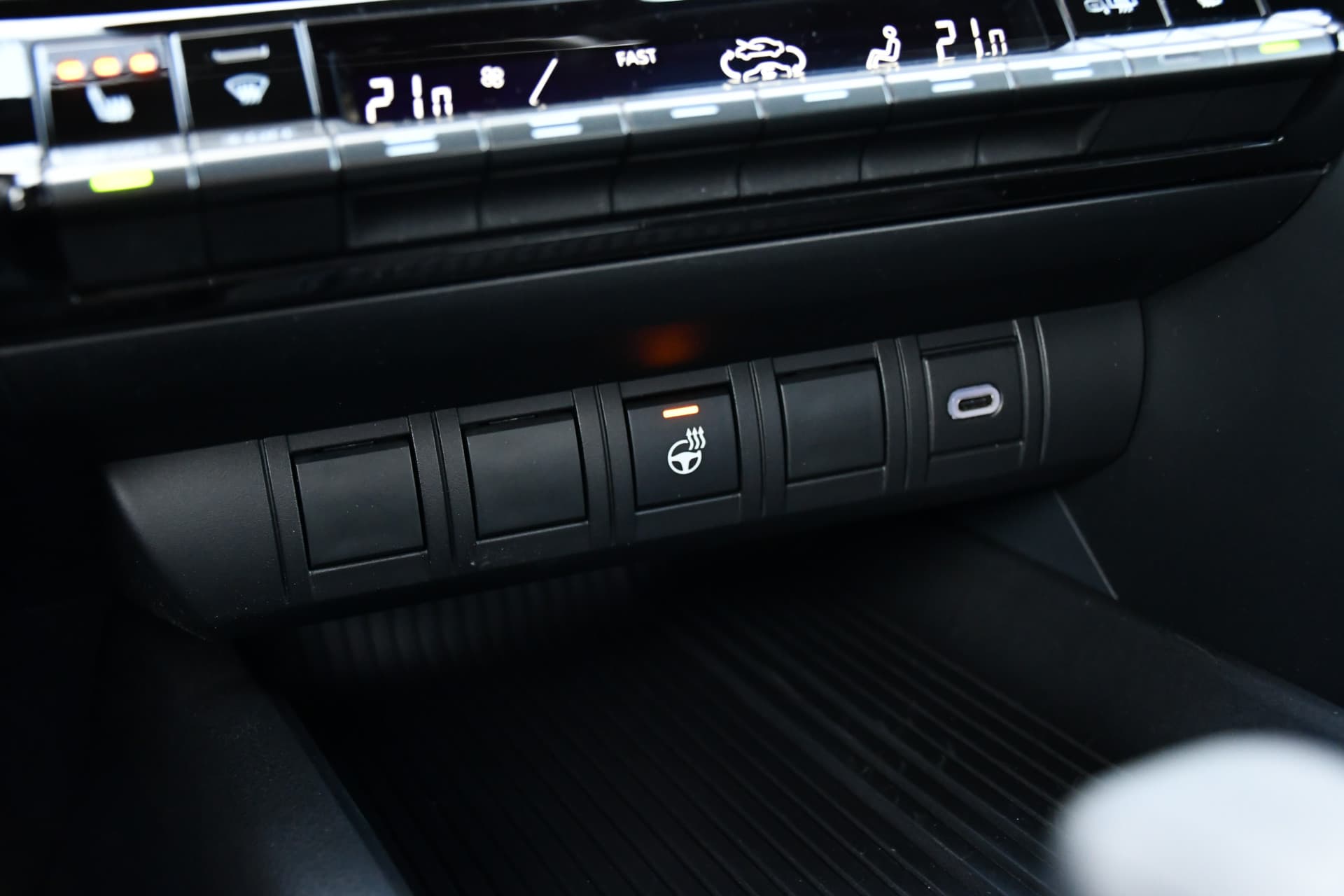 Toyota C-HR 2.0 Plug-in Hybrid 220 Dynamic Automaat 223pk thumbnail 20