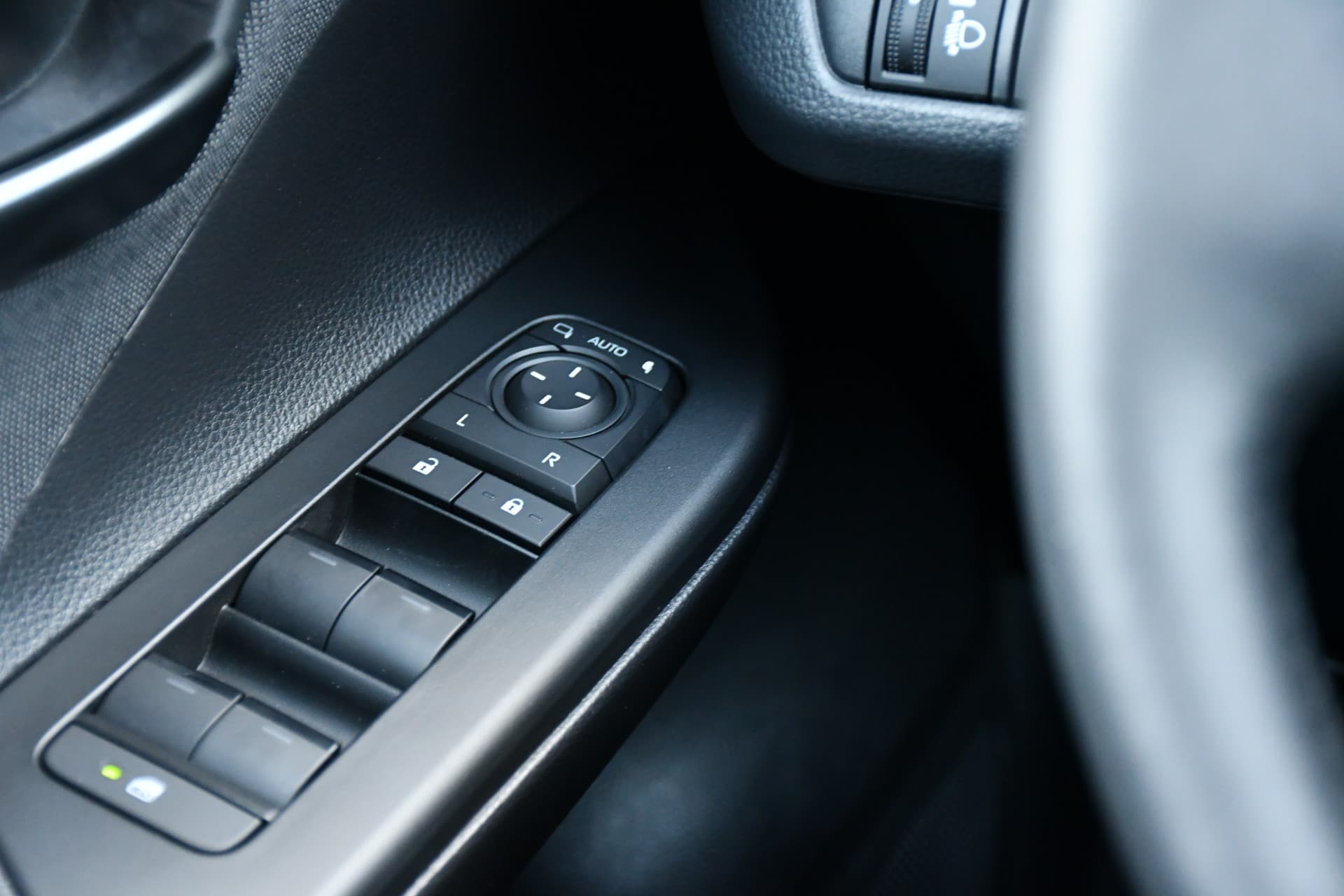 Toyota C-HR 2.0 Plug-in Hybrid 220 Dynamic Automaat 223pk thumbnail 22