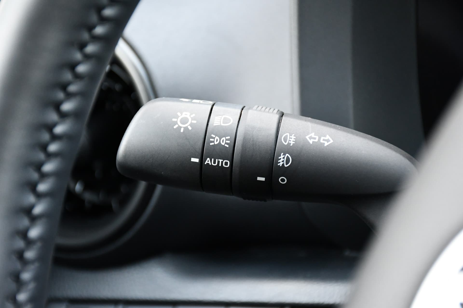 Toyota C-HR 2.0 Plug-in Hybrid 220 Dynamic Automaat 223pk thumbnail 23