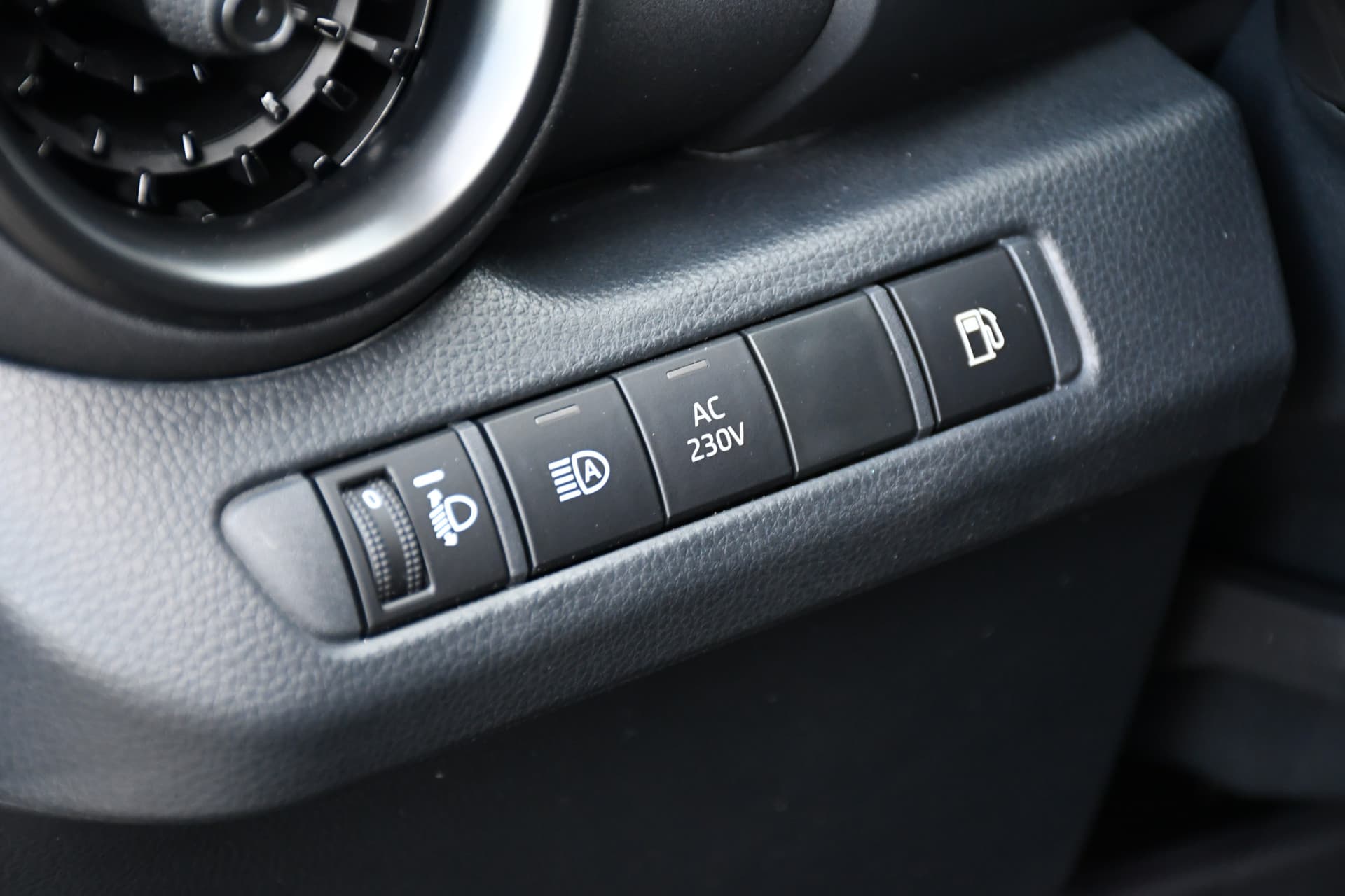 Toyota C-HR 2.0 Plug-in Hybrid 220 Dynamic Automaat 223pk thumbnail 27