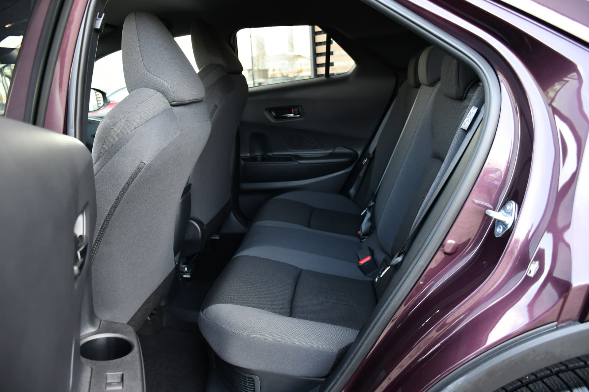 Toyota C-HR 2.0 Plug-in Hybrid 220 Dynamic Automaat 223pk thumbnail 28