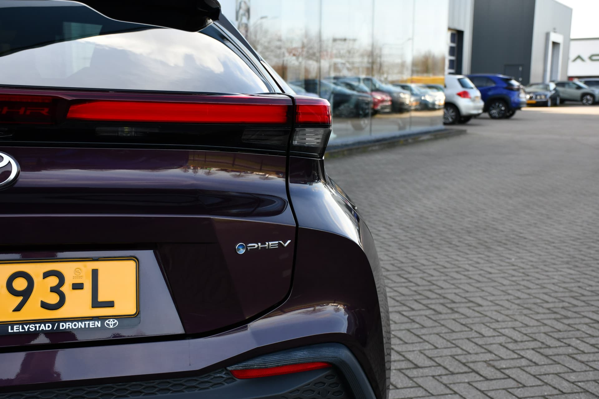 Toyota C-HR 2.0 Plug-in Hybrid 220 Dynamic Automaat 223pk thumbnail 32