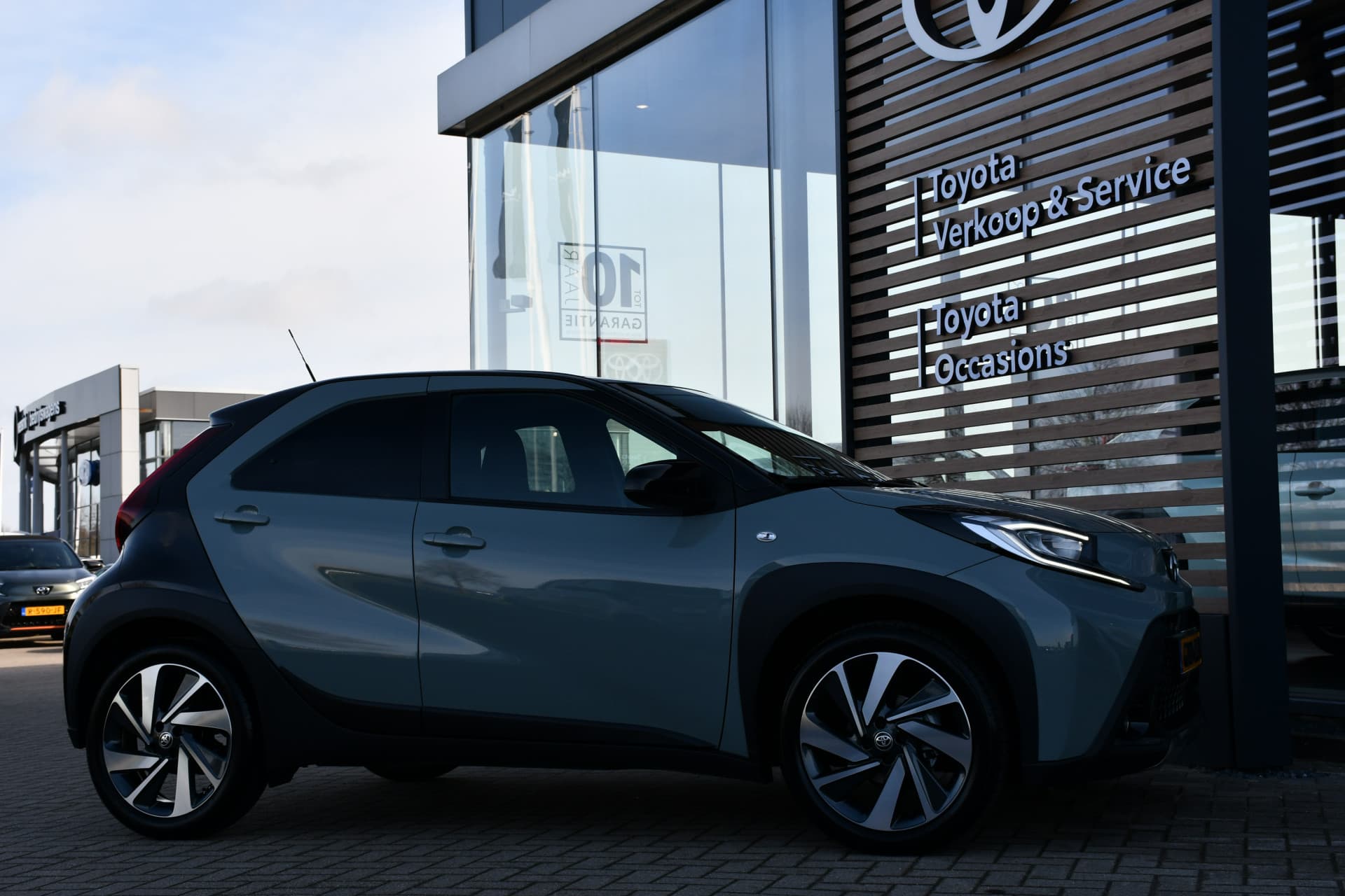 Toyota Aygo X 1.0 VVT-i MT Envy 72pk thumbnail 3