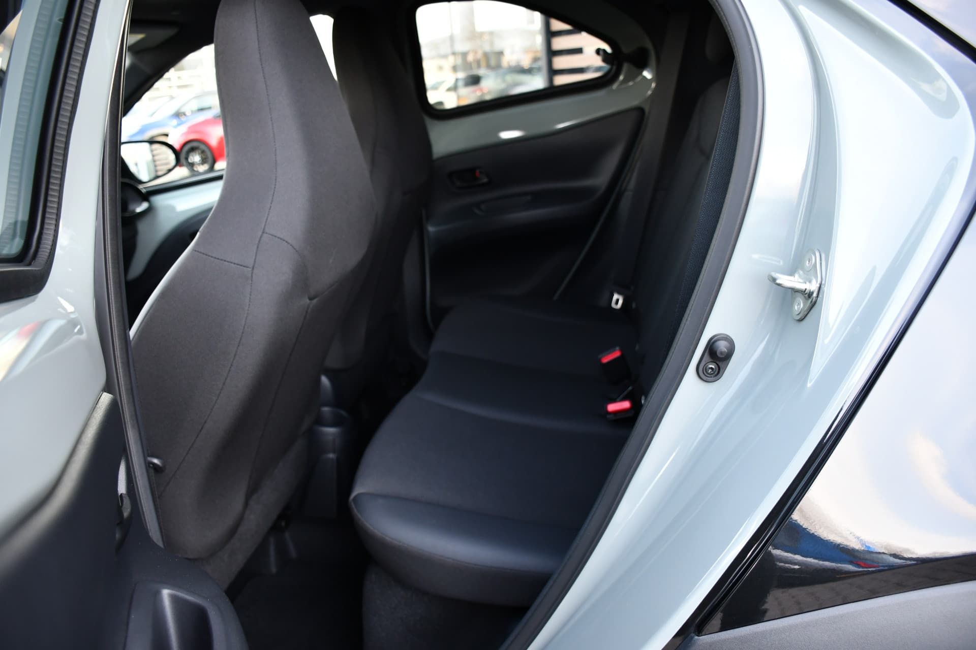 Toyota Aygo X 1.0 VVT-i MT Envy 72pk thumbnail 12