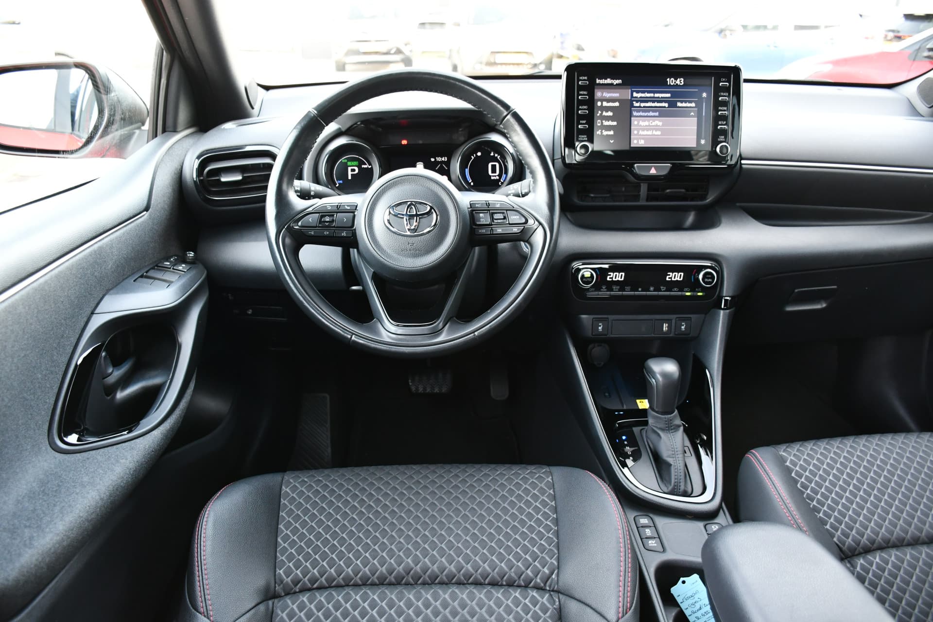 Toyota Yaris 1.5 Hybrid Launch Edition Limited Automaat 116pk thumbnail 2