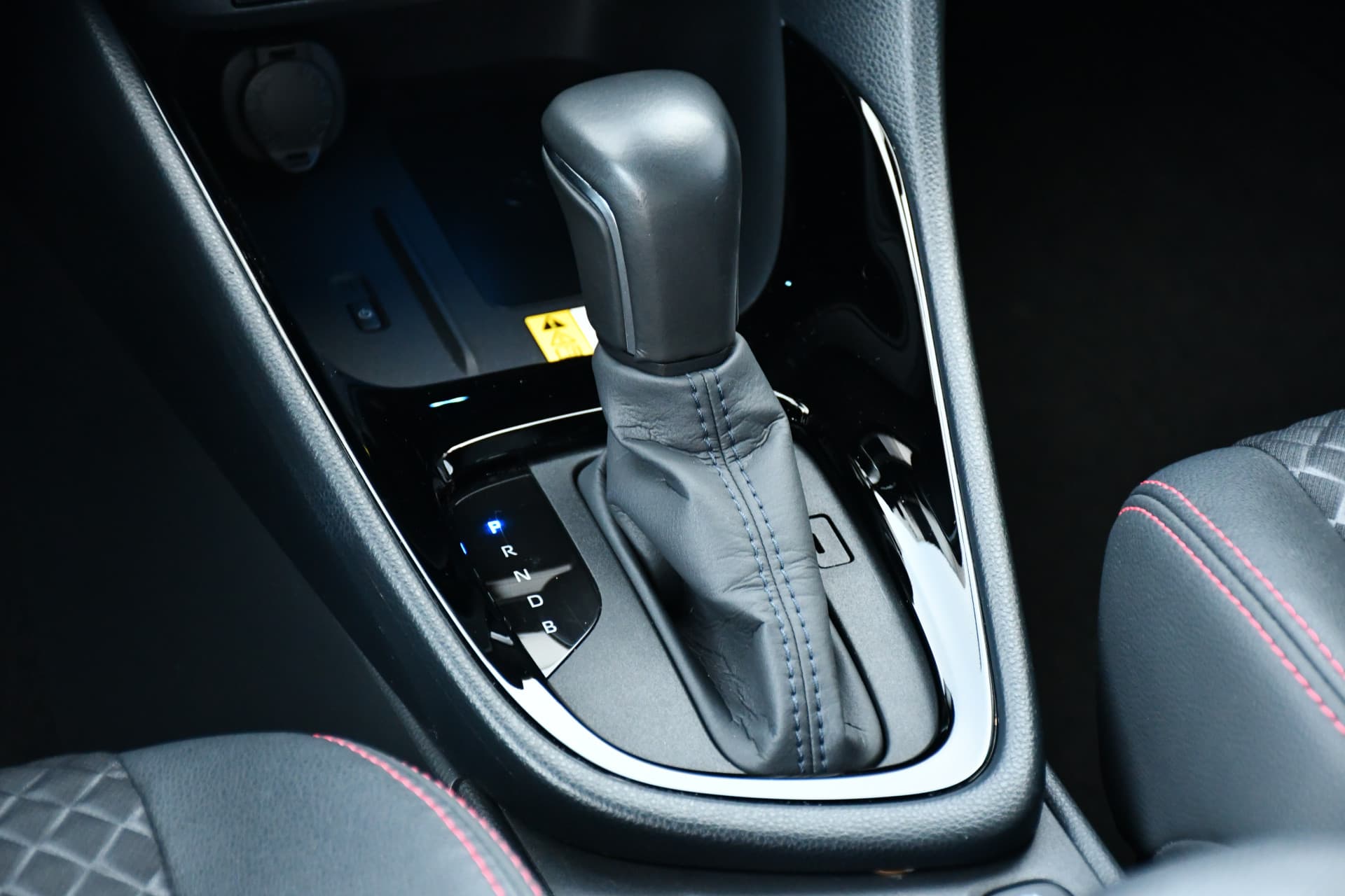 Toyota Yaris 1.5 Hybrid Launch Edition Limited Automaat 116pk thumbnail 4