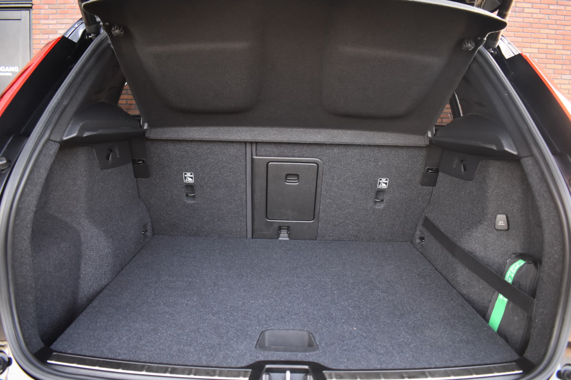 Volvo XC40 T2 129PK Automaat R-Design thumbnail 19