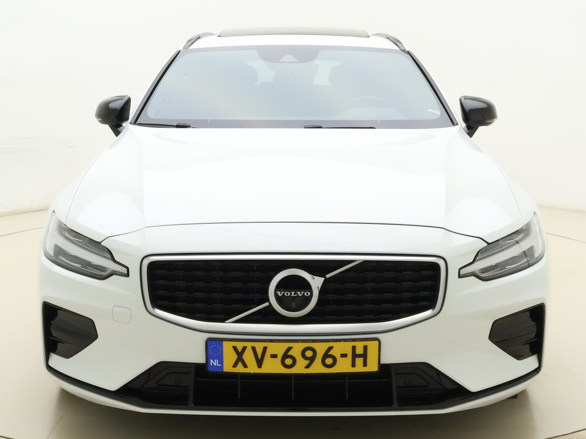 Volvo V60 T5 251PK Automaat R-Design / Head-Up / Stoelventilatie / Harman&Kardon / Elektr. Stoelen / 360 Camera / Trekhaak / Panoramadak / DAB / Adapt. Cruise / BLIS / thumbnail 5