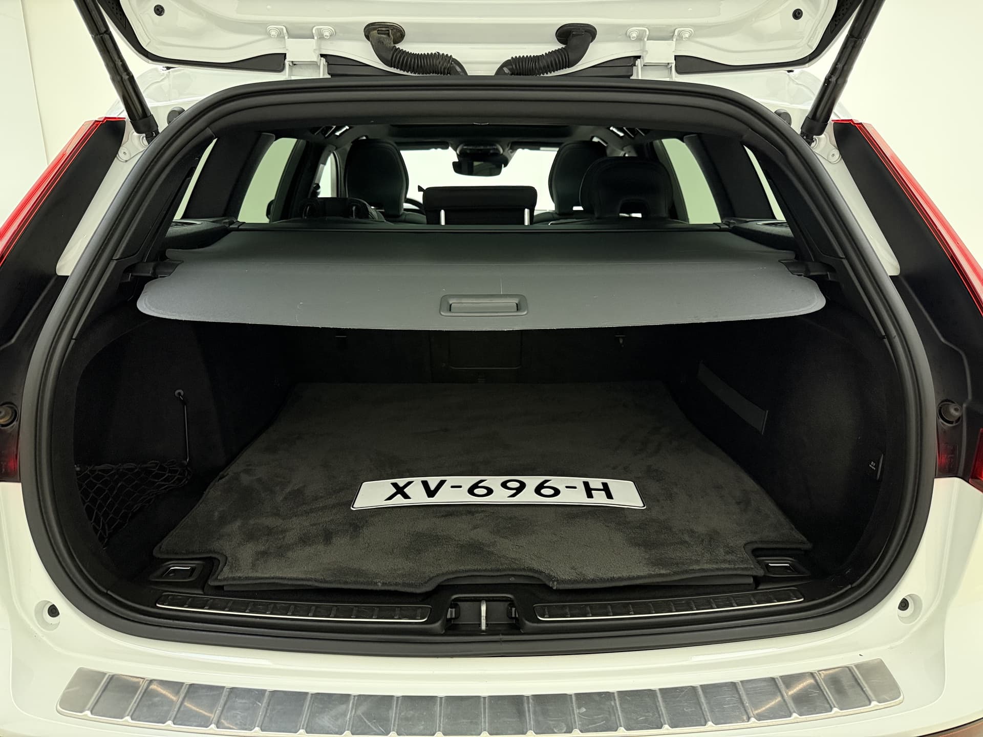 Volvo V60 T5 251PK Automaat R-Design / Head-Up / Stoelventilatie / Harman&Kardon / Elektr. Stoelen / 360 Camera / Trekhaak / Panoramadak / DAB / Adapt. Cruise / BLIS / thumbnail 8