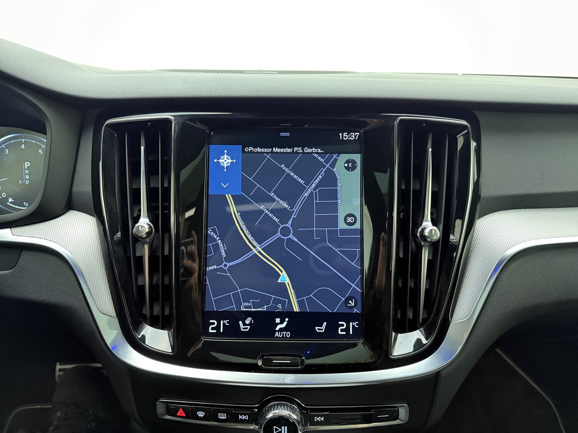 Volvo V60 T5 251PK Automaat R-Design / Head-Up / Stoelventilatie / Harman&Kardon / Elektr. Stoelen / 360 Camera / Trekhaak / Panoramadak / DAB / Adapt. Cruise / BLIS / thumbnail 12