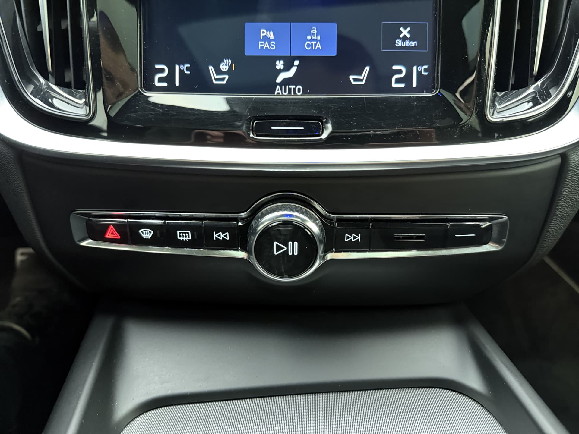 Volvo V60 T5 251PK Automaat R-Design / Head-Up / Stoelventilatie / Harman&Kardon / Elektr. Stoelen / 360 Camera / Trekhaak / Panoramadak / DAB / Adapt. Cruise / BLIS / thumbnail 16