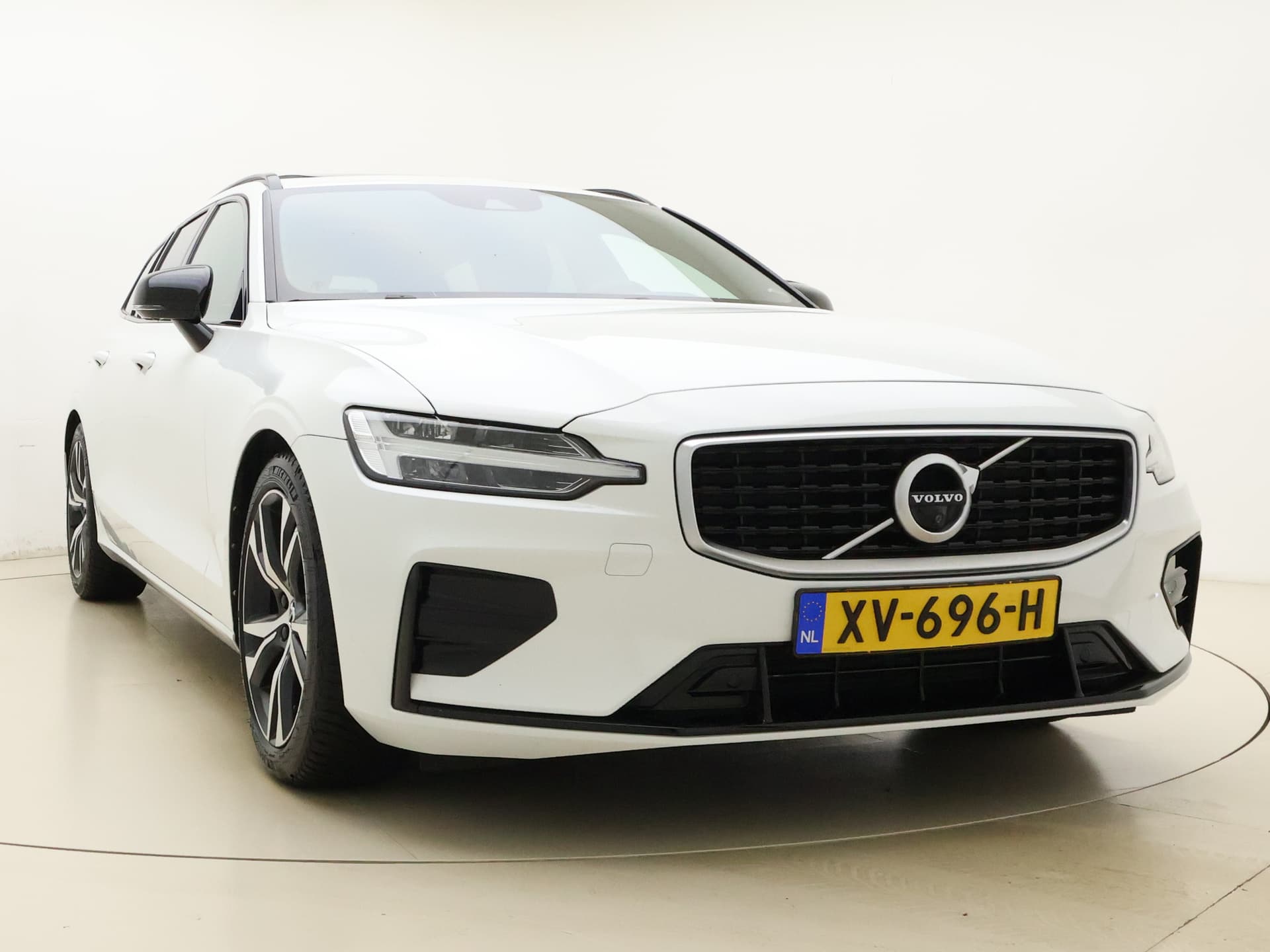Volvo V60 T5 251PK Automaat R-Design / Head-Up / Stoelventilatie / Harman&Kardon / Elektr. Stoelen / 360 Camera / Trekhaak / Panoramadak / DAB / Adapt. Cruise / BLIS / thumbnail 21