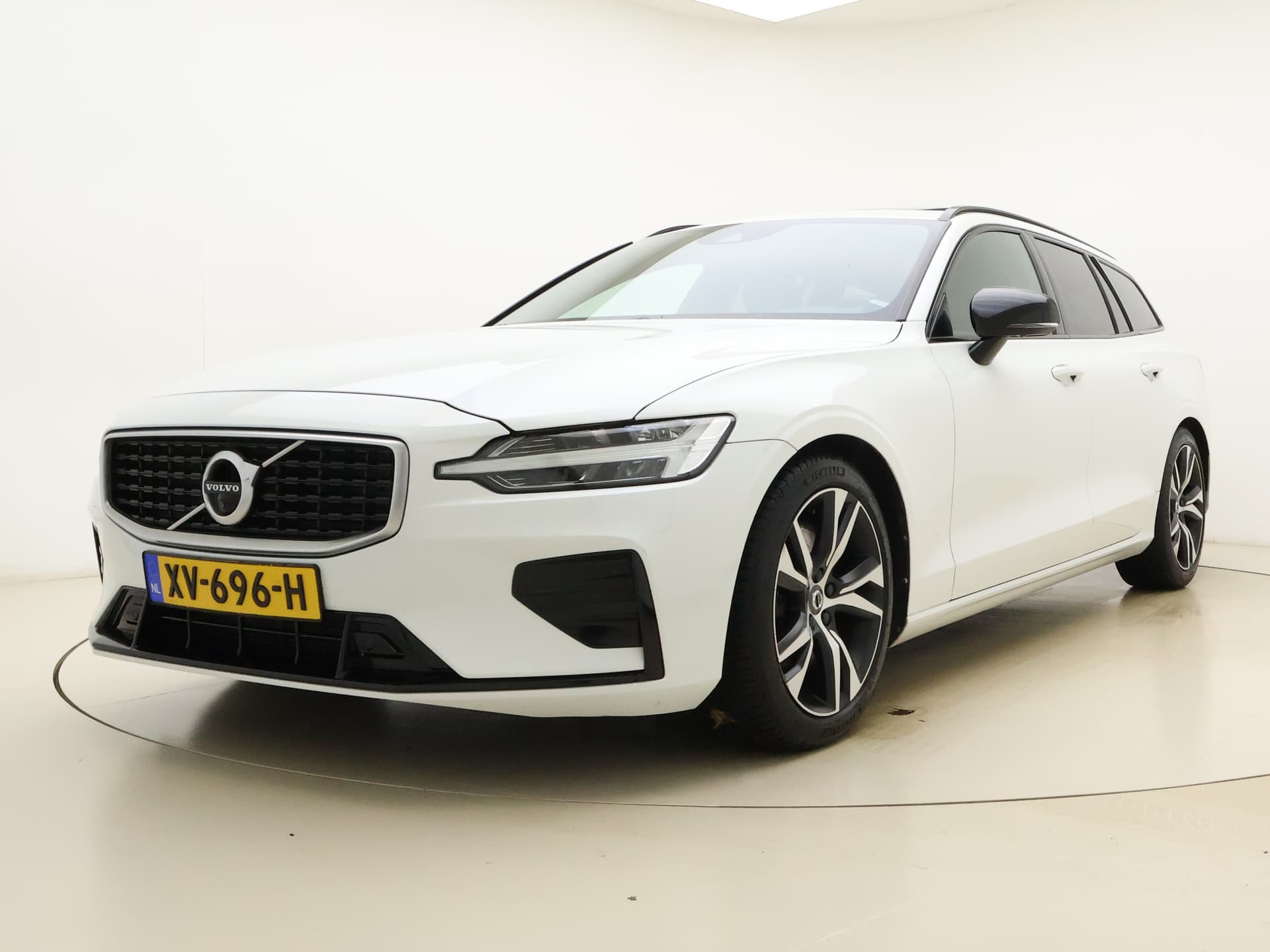 Volvo V60 T5 251PK Automaat R-Design / Head-Up / Stoelventilatie / Harman&Kardon / Elektr. Stoelen / 360 Camera / Trekhaak / Panoramadak / DAB / Adapt. Cruise / BLIS / thumbnail 33