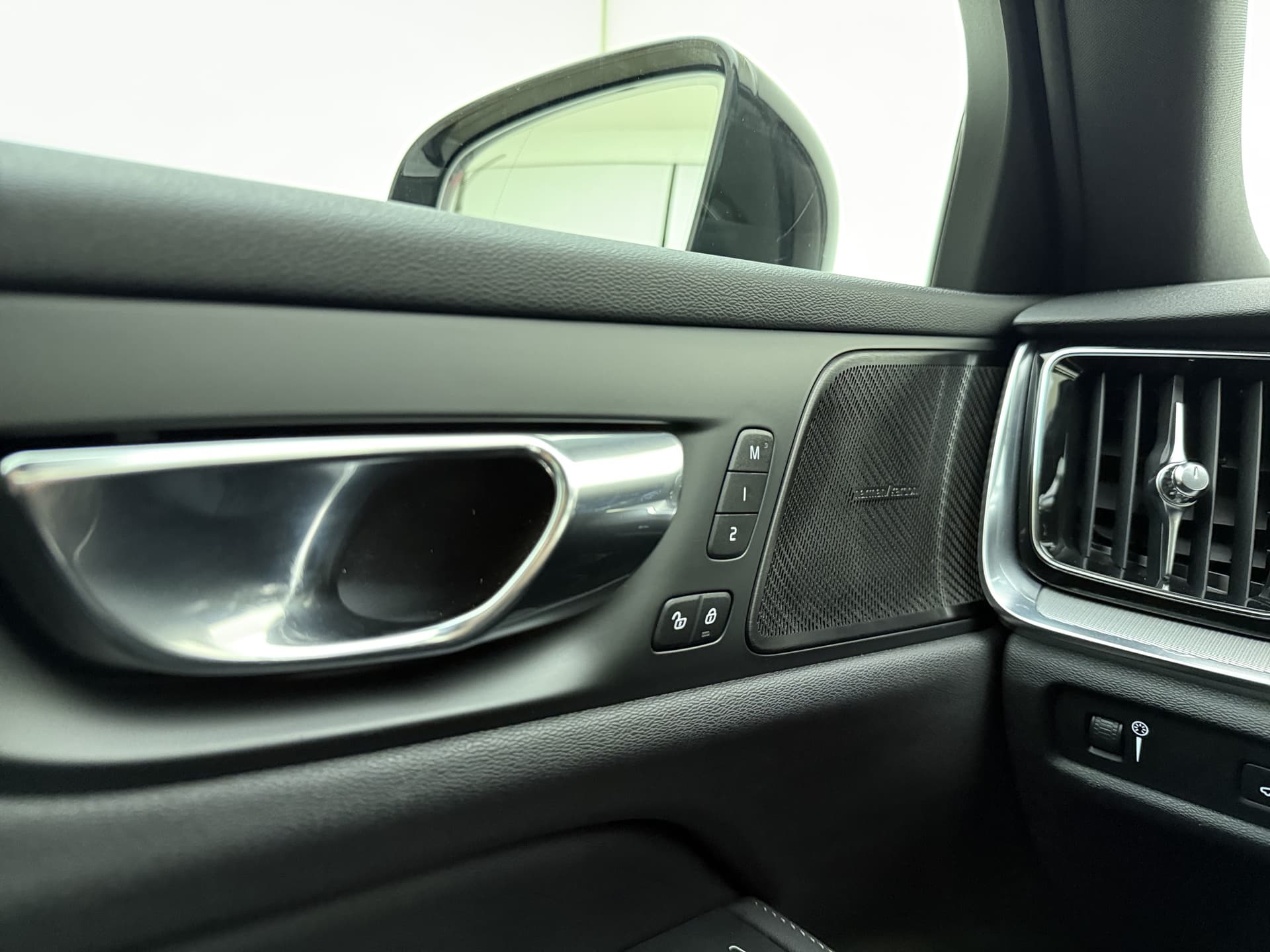 Volvo V60 T5 251PK Automaat R-Design / Head-Up / Stoelventilatie / Harman&Kardon / Elektr. Stoelen / 360 Camera / Trekhaak / Panoramadak / DAB / Adapt. Cruise / BLIS / thumbnail 34