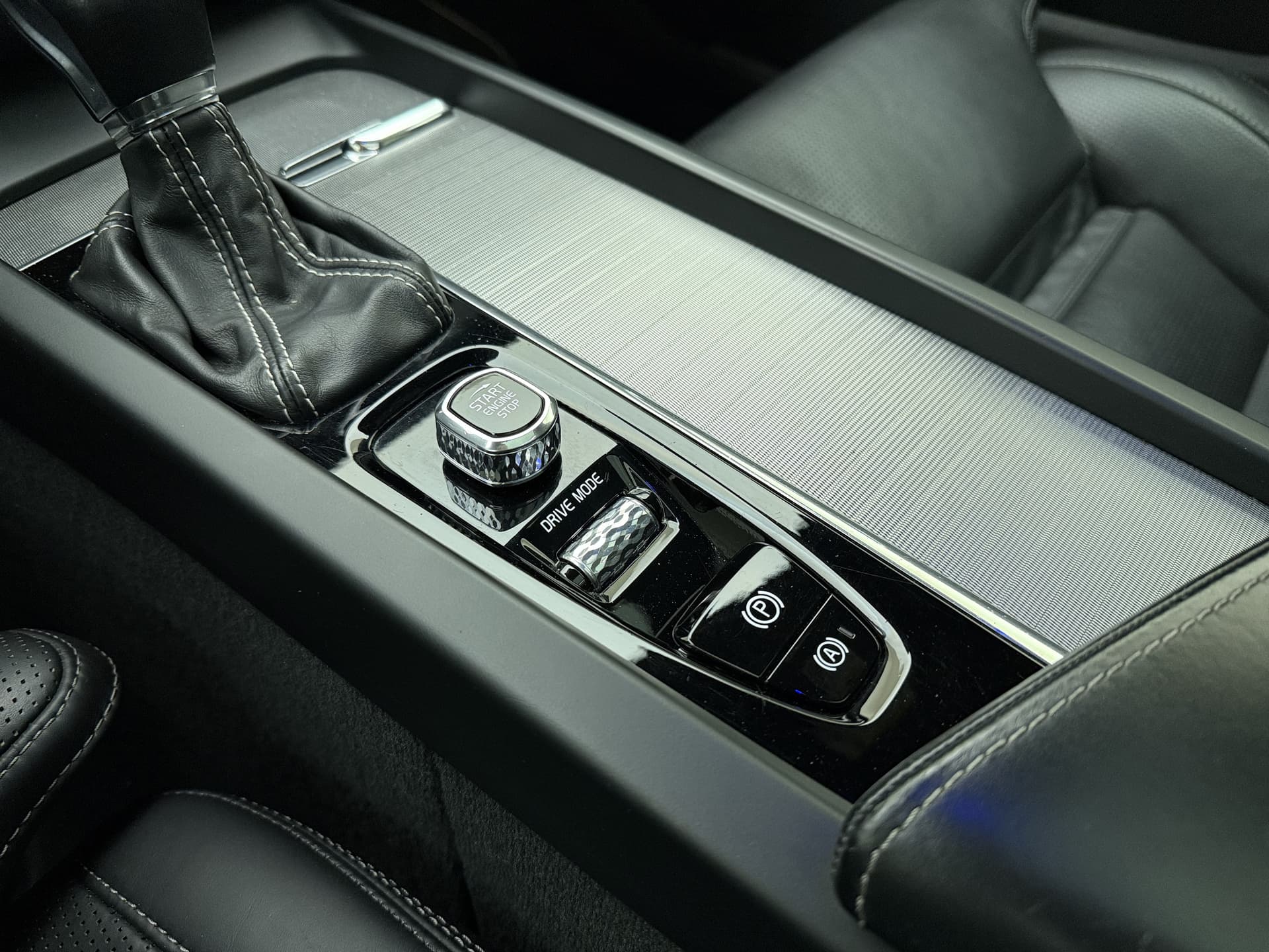 Volvo V60 T5 251PK Automaat R-Design / Head-Up / Stoelventilatie / Harman&Kardon / Elektr. Stoelen / 360 Camera / Trekhaak / Panoramadak / DAB / Adapt. Cruise / BLIS / thumbnail 36