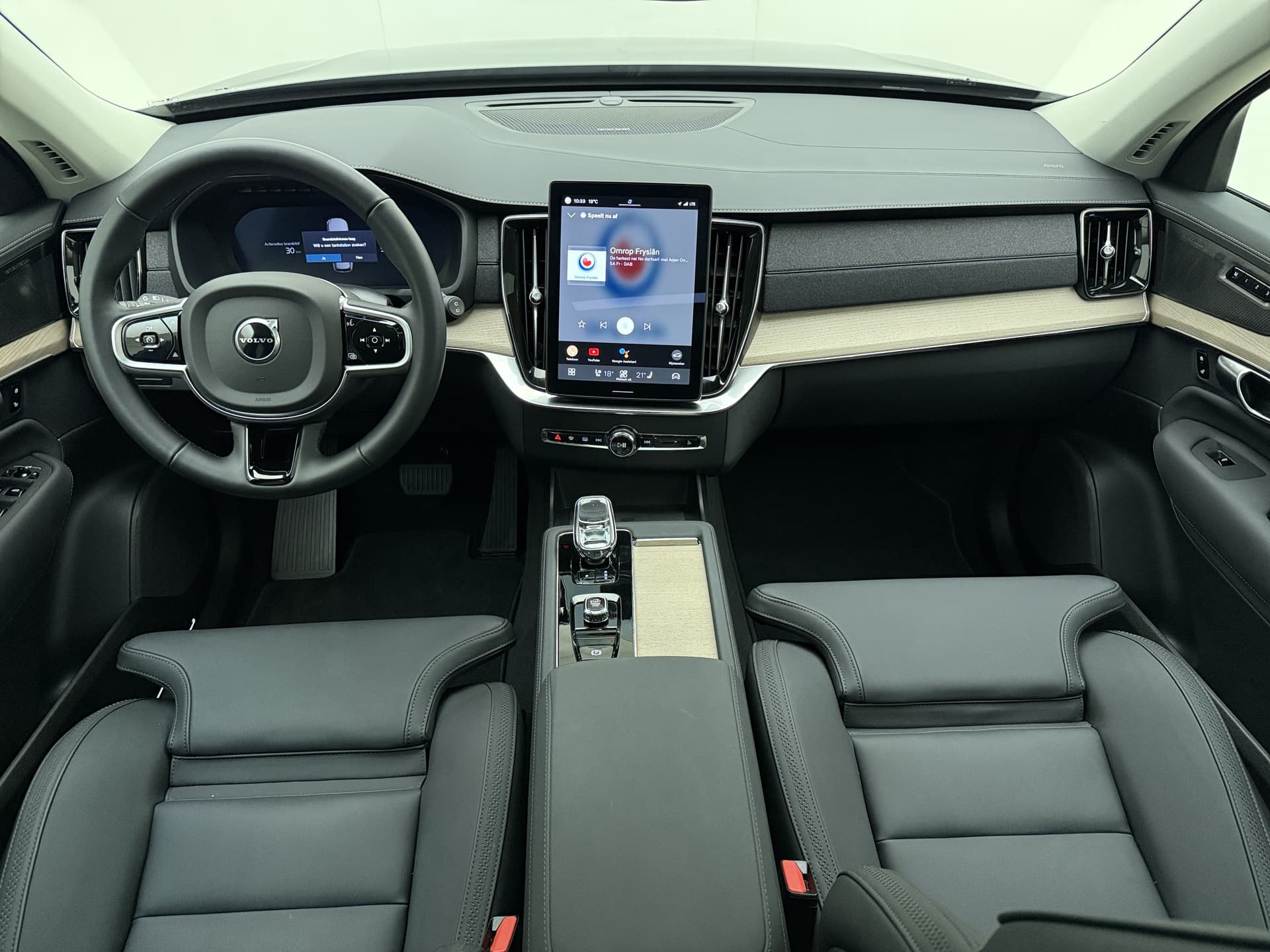 Volvo XC90 T8 455pk AWD Plus Dark / Panorama dak / 360 camera / Lederen dashboard / Geïntegreerd kinderzitje / Harman en kardon audio / thumbnail 4