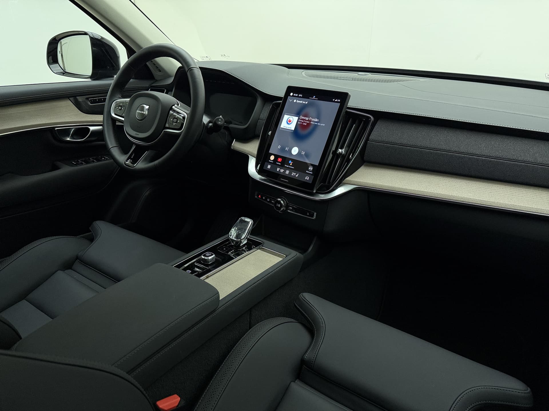 Volvo XC90 T8 455pk AWD Plus Dark / Panorama dak / 360 camera / Lederen dashboard / Geïntegreerd kinderzitje / Harman en kardon audio / thumbnail 11