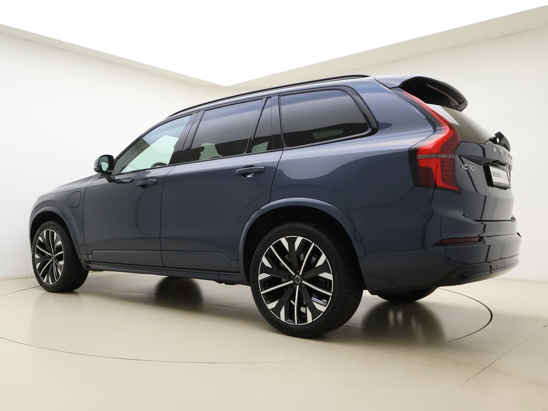 Volvo XC90 T8 455pk AWD Plus Dark / Panorama dak / 360 camera / Lederen dashboard / Geïntegreerd kinderzitje / Harman en kardon audio / thumbnail 12