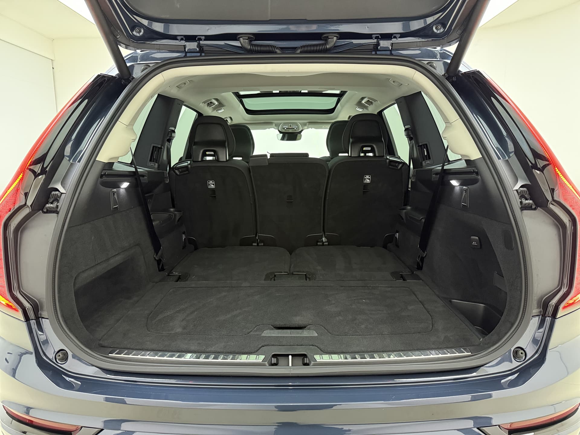 Volvo XC90 T8 455pk AWD Plus Dark / Panorama dak / 360 camera / Lederen dashboard / Geïntegreerd kinderzitje / Harman en kardon audio / thumbnail 16