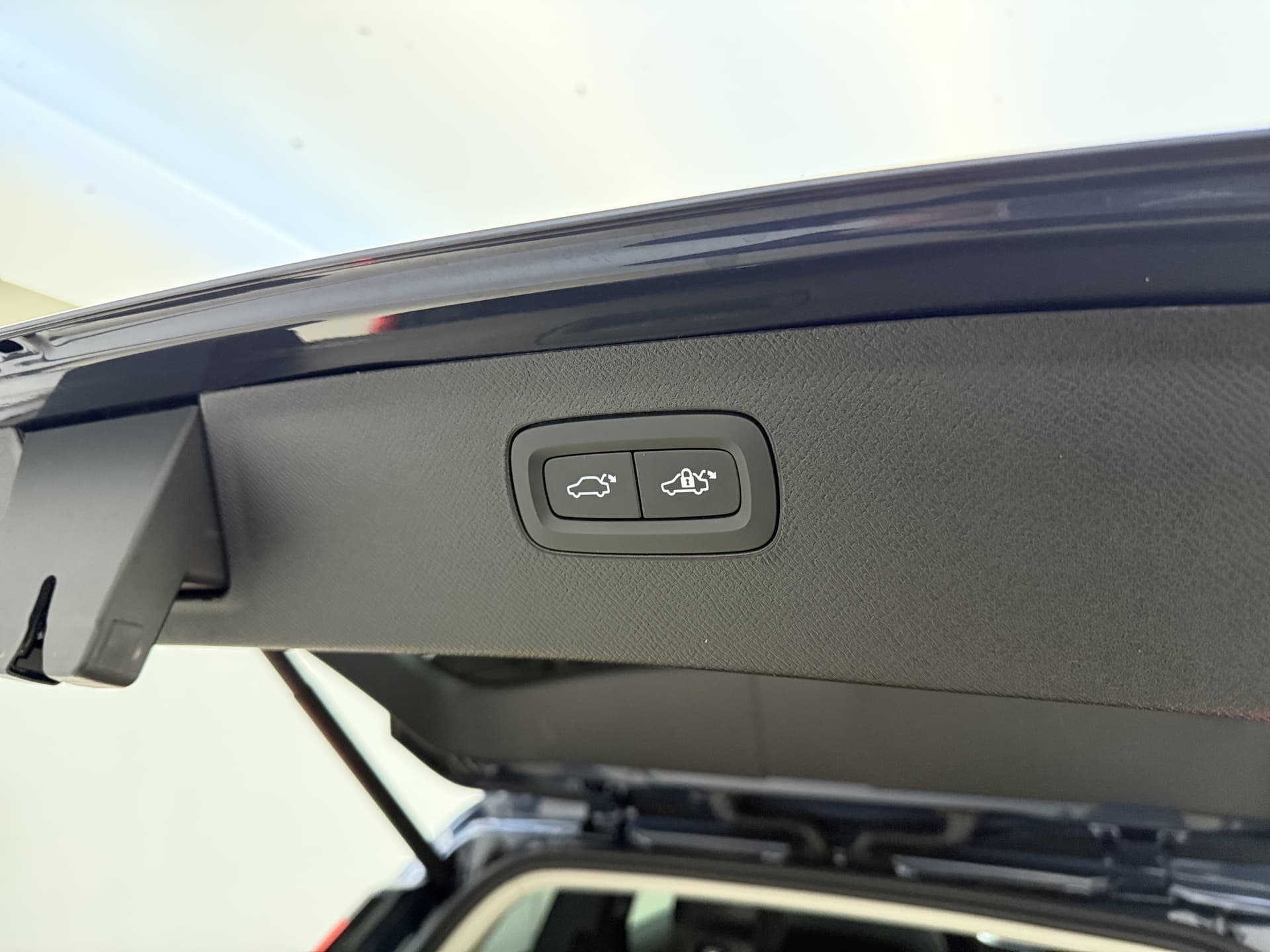 Volvo XC90 T8 455pk AWD Plus Dark / Panorama dak / 360 camera / Lederen dashboard / Geïntegreerd kinderzitje / Harman en kardon audio / thumbnail 17