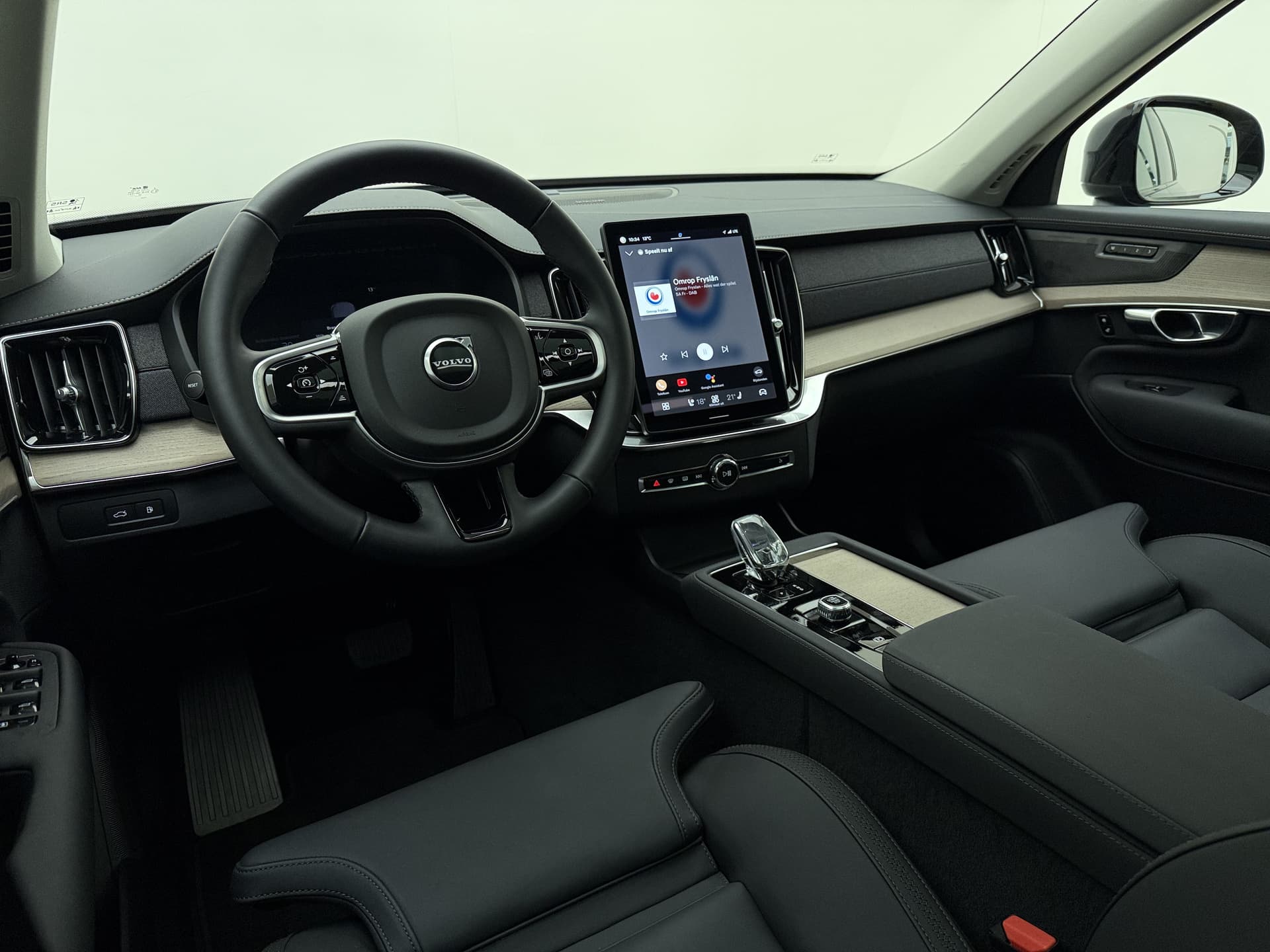 Volvo XC90 T8 455pk AWD Plus Dark / Panorama dak / 360 camera / Lederen dashboard / Geïntegreerd kinderzitje / Harman en kardon audio / thumbnail 18
