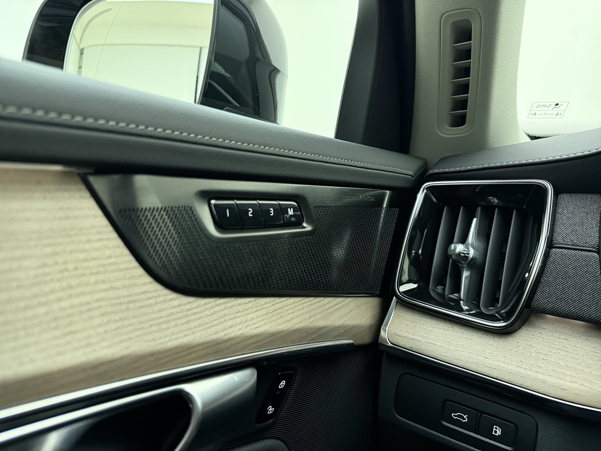 Volvo XC90 T8 455pk AWD Plus Dark / Panorama dak / 360 camera / Lederen dashboard / Geïntegreerd kinderzitje / Harman en kardon audio / thumbnail 22