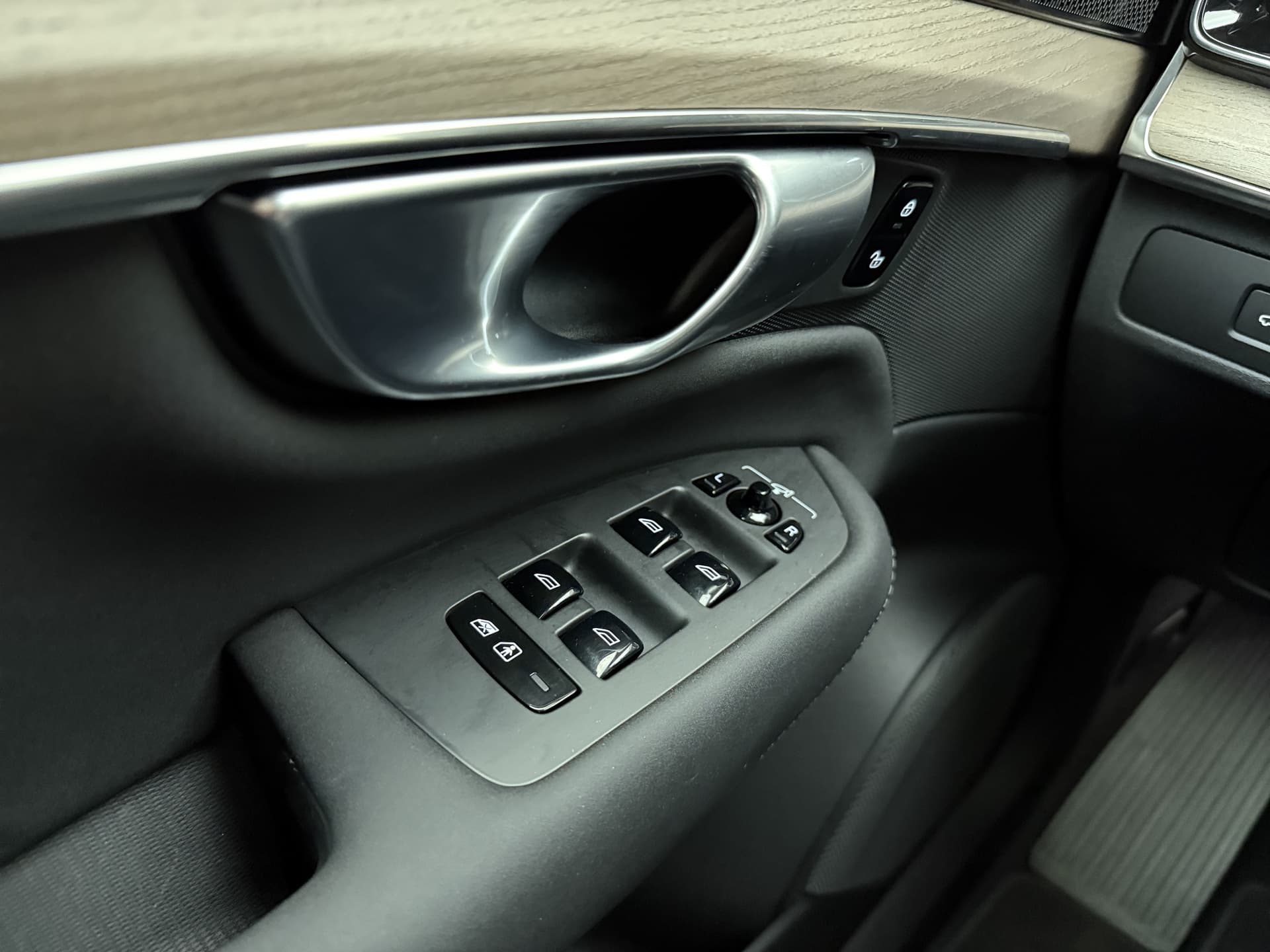 Volvo XC90 T8 455pk AWD Plus Dark / Panorama dak / 360 camera / Lederen dashboard / Geïntegreerd kinderzitje / Harman en kardon audio / thumbnail 23