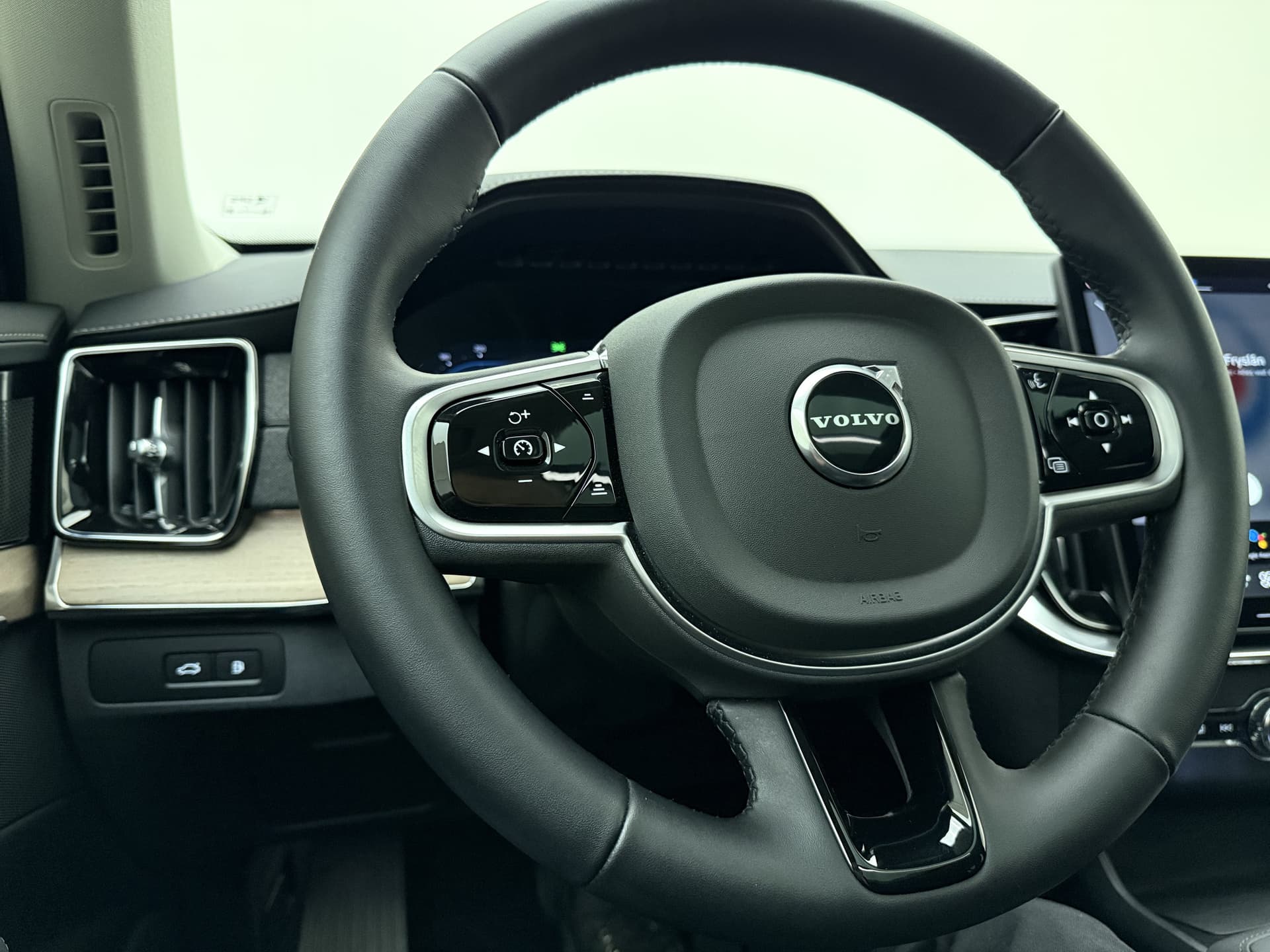 Volvo XC90 T8 455pk AWD Plus Dark / Panorama dak / 360 camera / Lederen dashboard / Geïntegreerd kinderzitje / Harman en kardon audio / thumbnail 25
