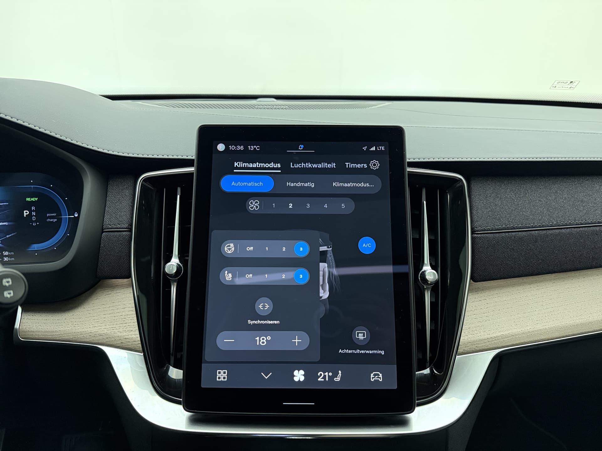 Volvo XC90 T8 455pk AWD Plus Dark / Panorama dak / 360 camera / Lederen dashboard / Geïntegreerd kinderzitje / Harman en kardon audio / thumbnail 32