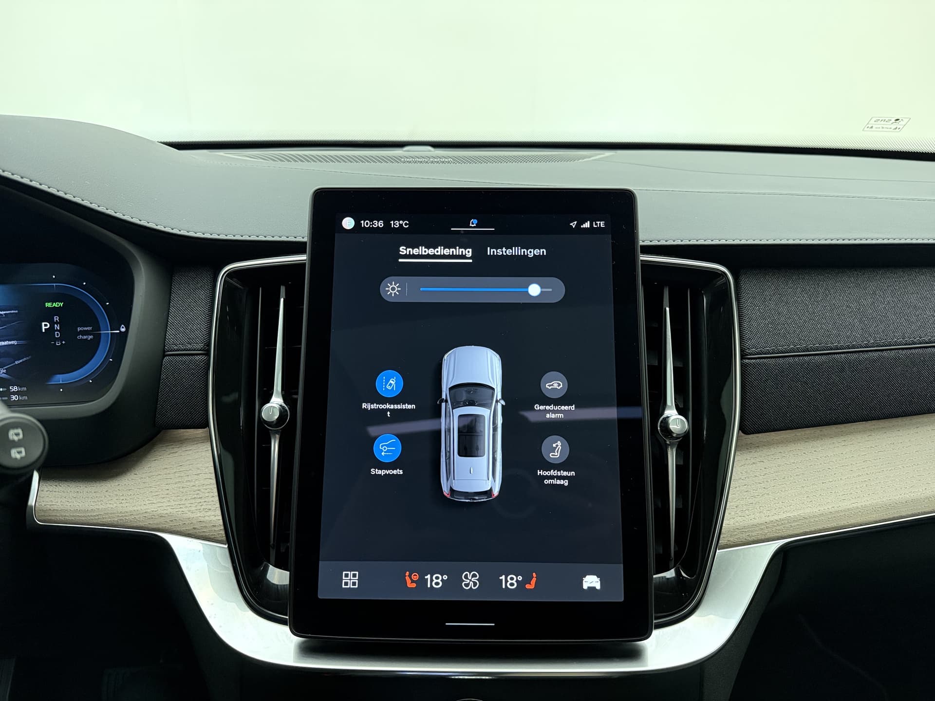 Volvo XC90 T8 455pk AWD Plus Dark / Panorama dak / 360 camera / Lederen dashboard / Geïntegreerd kinderzitje / Harman en kardon audio / thumbnail 34