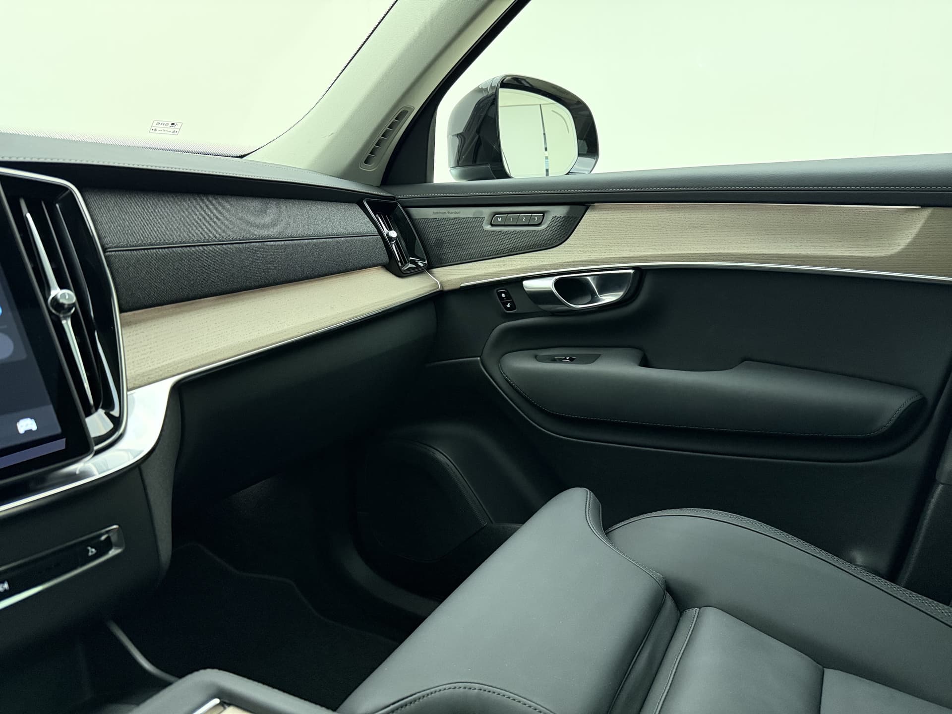 Volvo XC90 T8 455pk AWD Plus Dark / Panorama dak / 360 camera / Lederen dashboard / Geïntegreerd kinderzitje / Harman en kardon audio / thumbnail 43