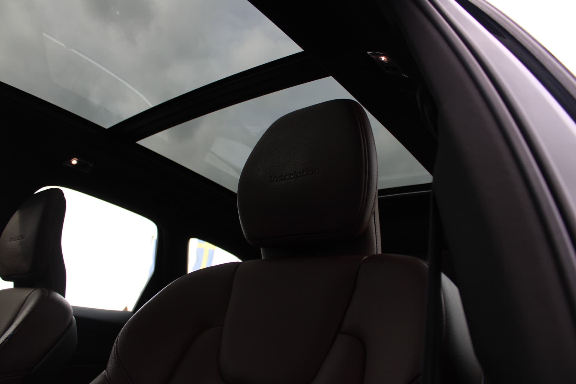 Volvo XC60 T8 Twin Engine AWD Momentum Pro thumbnail 16