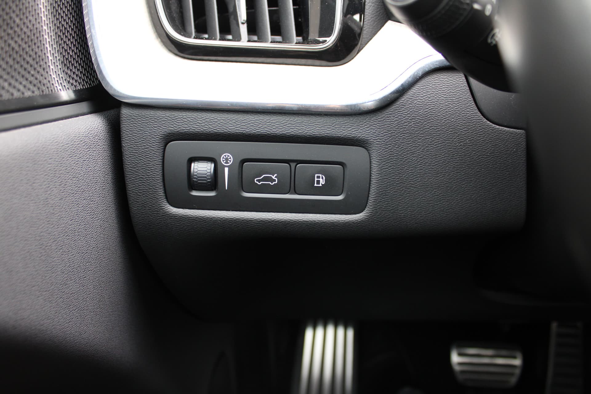 Volvo XC60 T8 Twin Engine AWD Momentum Pro thumbnail 22