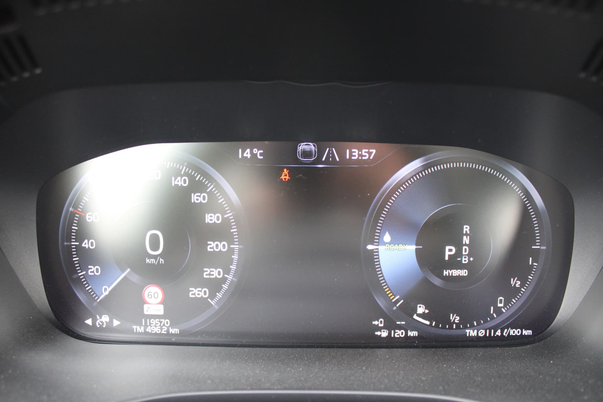 Volvo XC60 T8 Twin Engine AWD Momentum Pro thumbnail 25