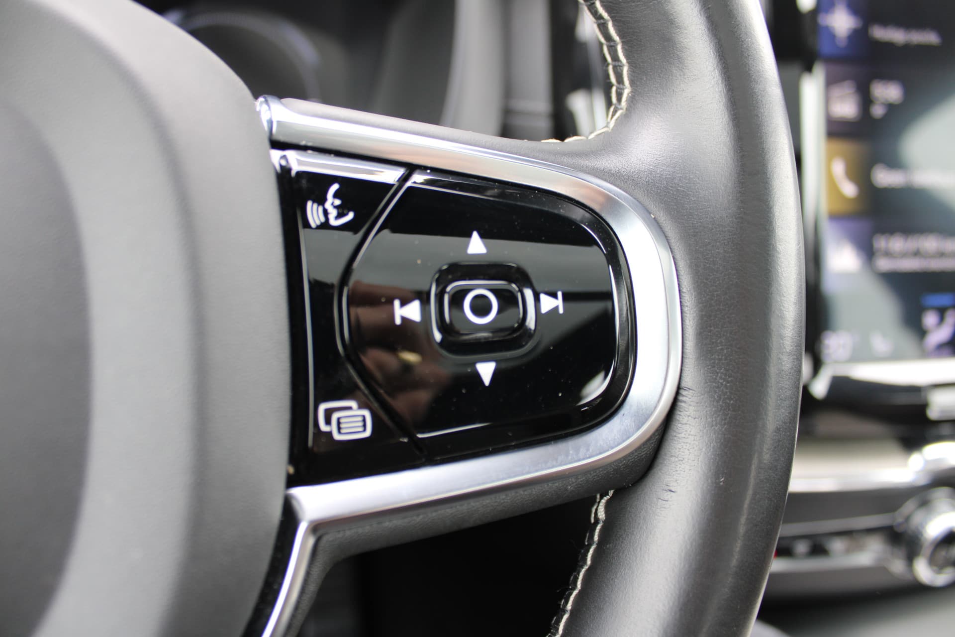 Volvo XC60 T8 Twin Engine AWD Momentum Pro thumbnail 27