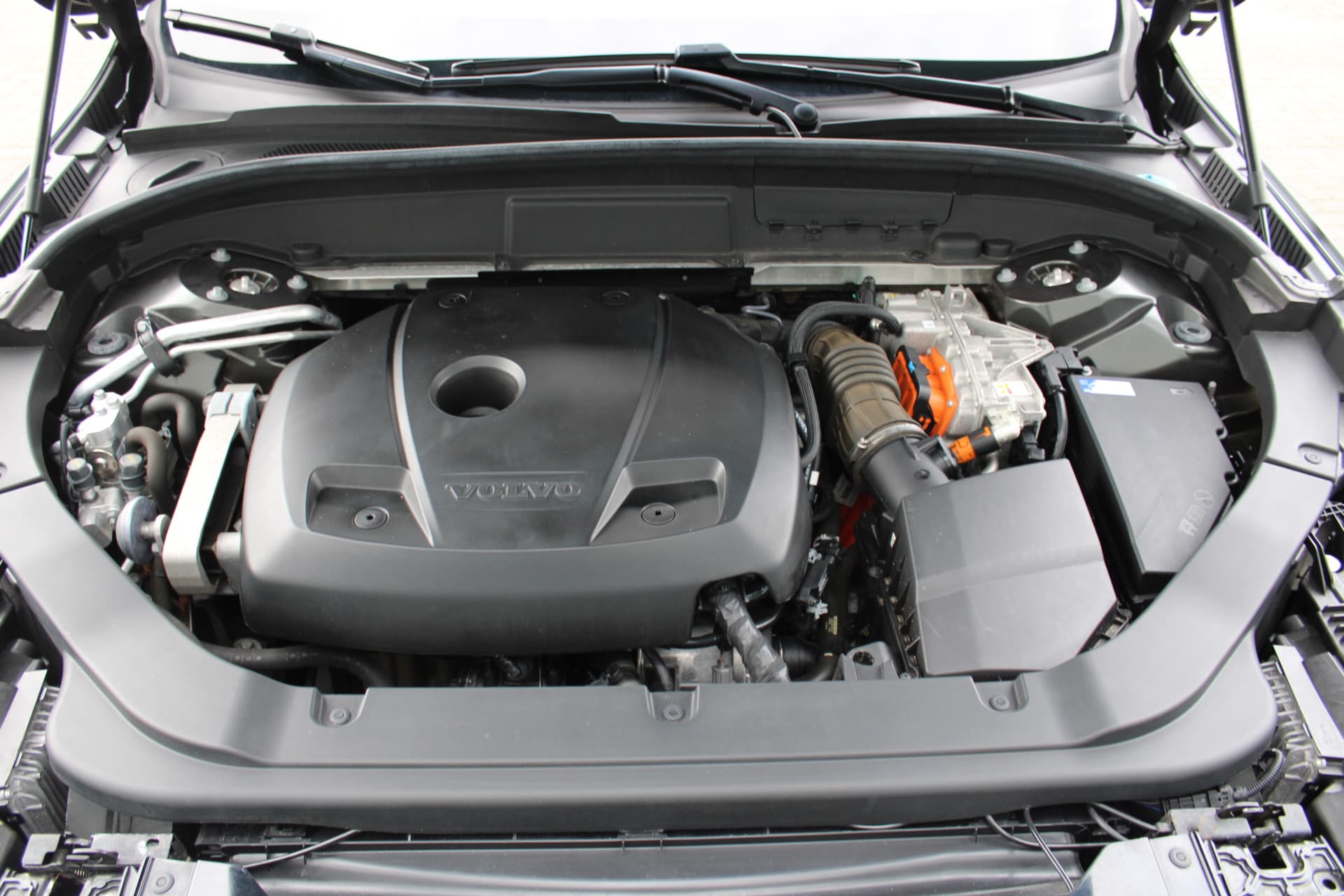 Volvo XC60 T8 Twin Engine AWD Momentum Pro thumbnail 36