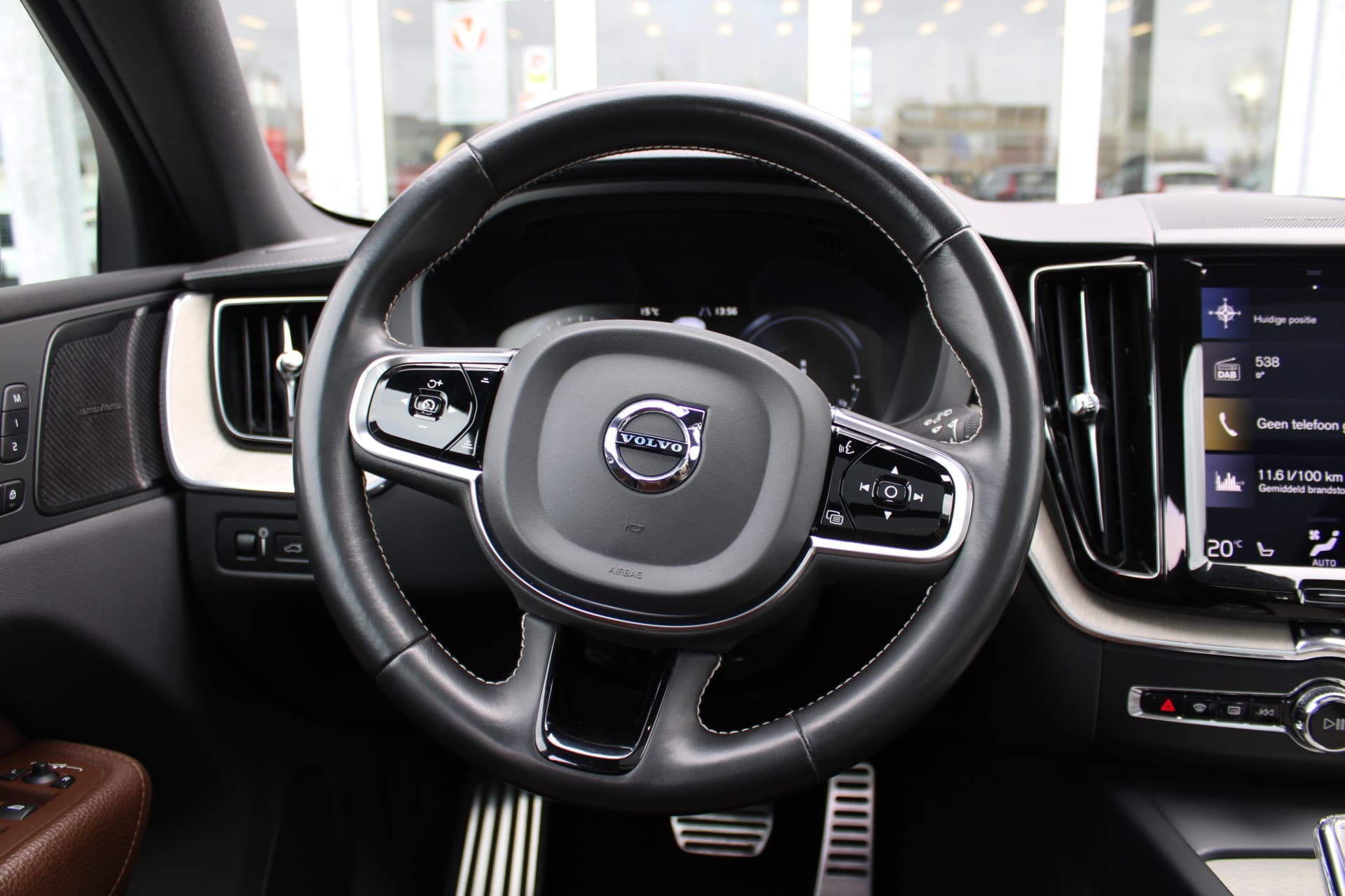 Volvo XC60 T8 Twin Engine AWD Momentum Pro thumbnail 39