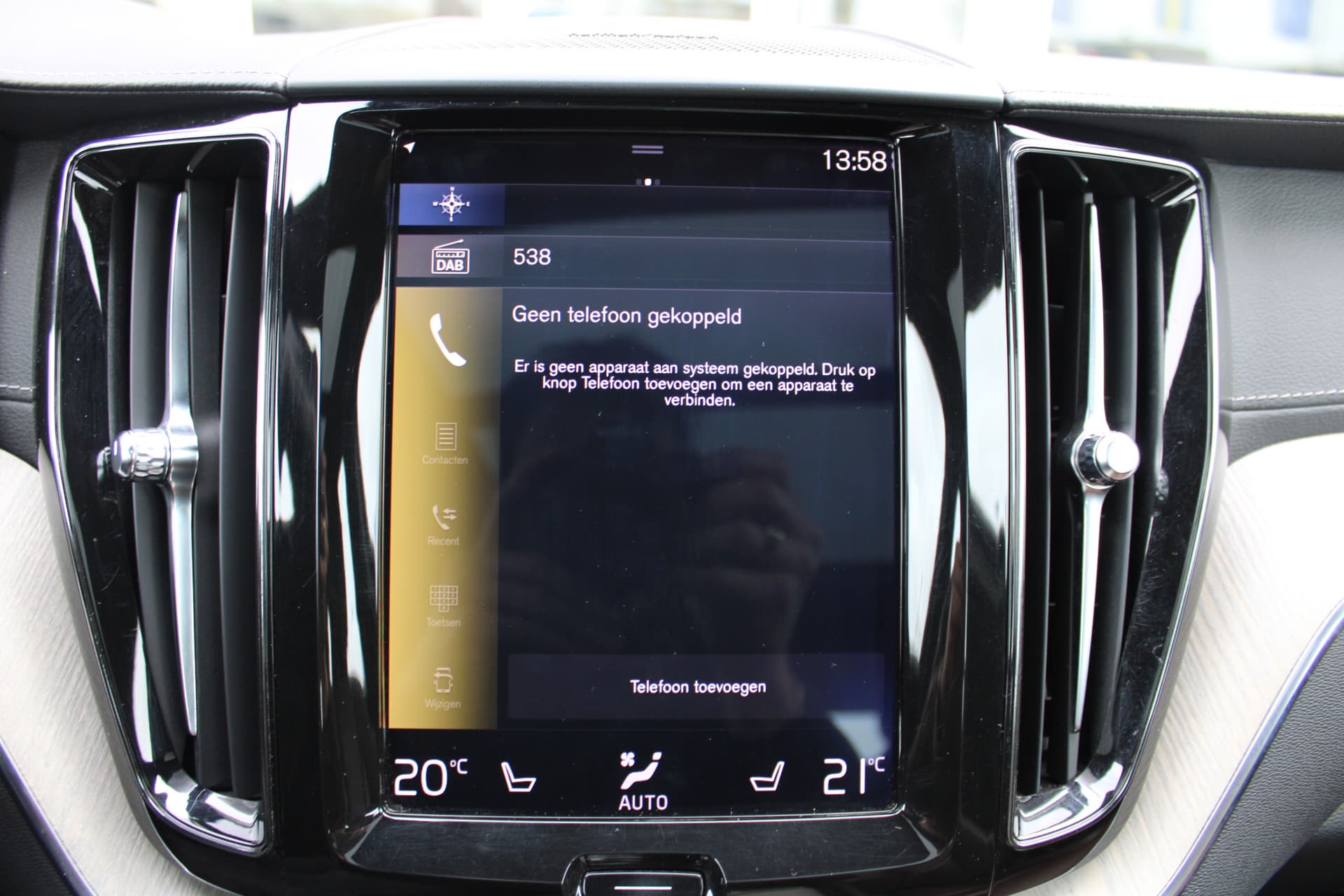 Volvo XC60 T8 Twin Engine AWD Momentum Pro thumbnail 41