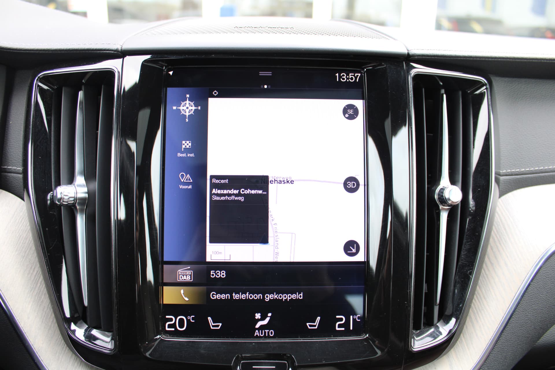 Volvo XC60 T8 Twin Engine AWD Momentum Pro thumbnail 46