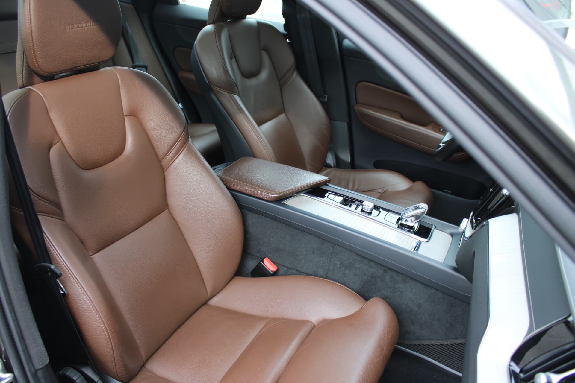 Volvo XC60 T8 Twin Engine AWD Momentum Pro thumbnail 48