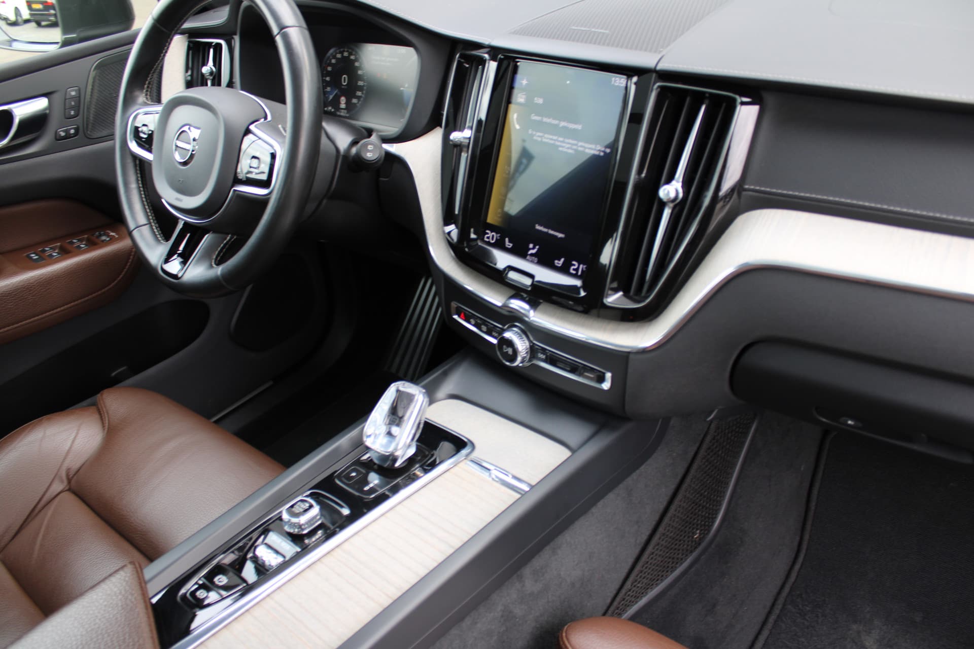 Volvo XC60 T8 Twin Engine AWD Momentum Pro thumbnail 49