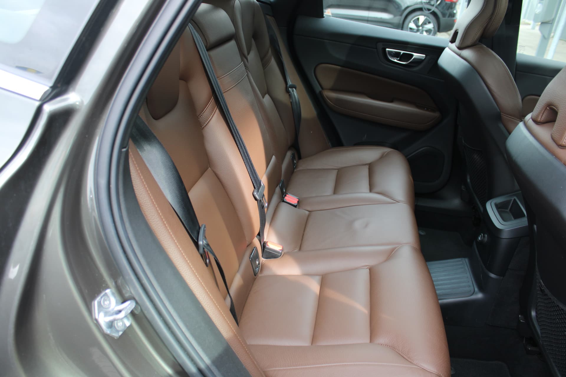 Volvo XC60 T8 Twin Engine AWD Momentum Pro thumbnail 52