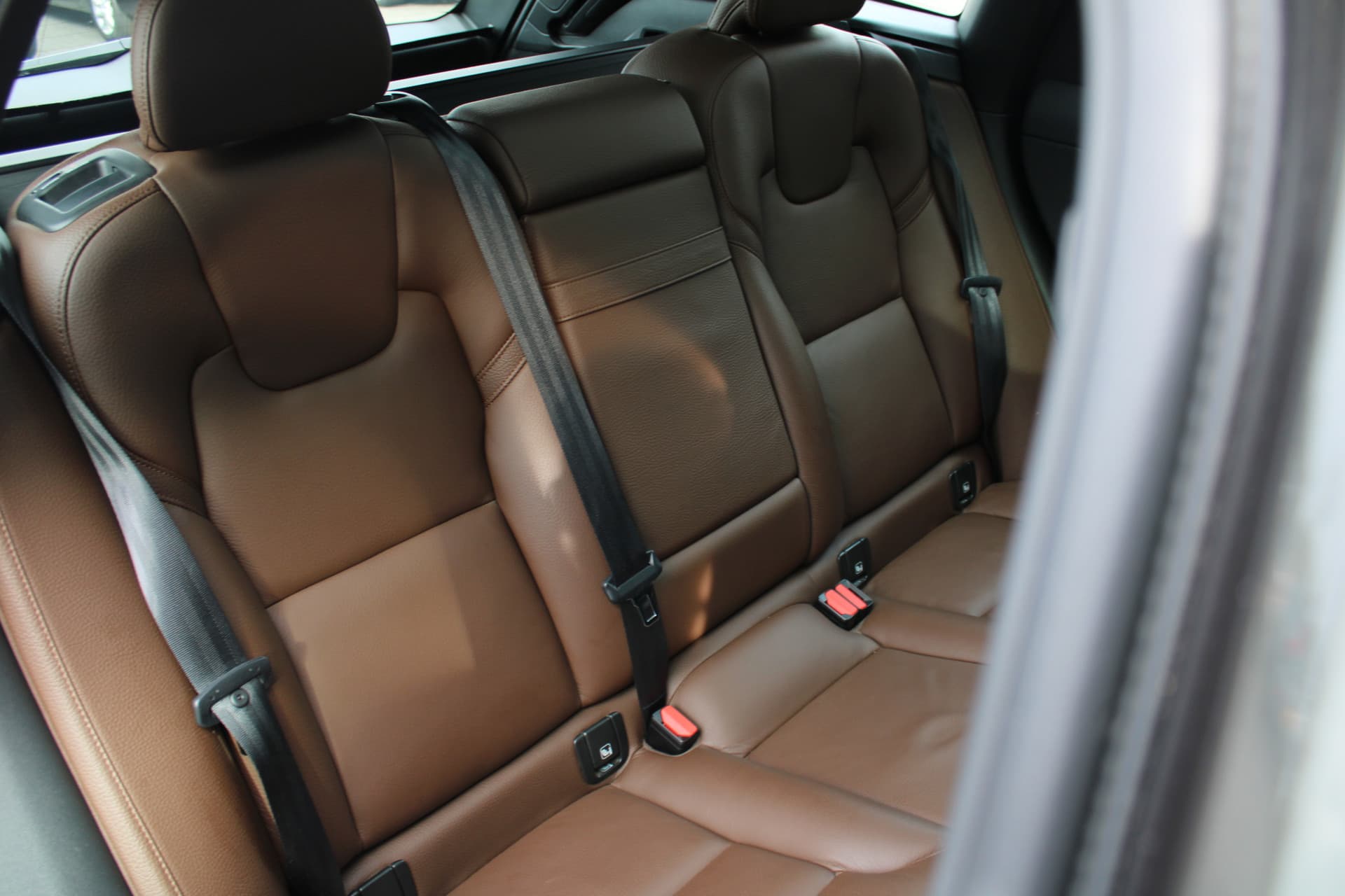 Volvo XC60 T8 Twin Engine AWD Momentum Pro thumbnail 53