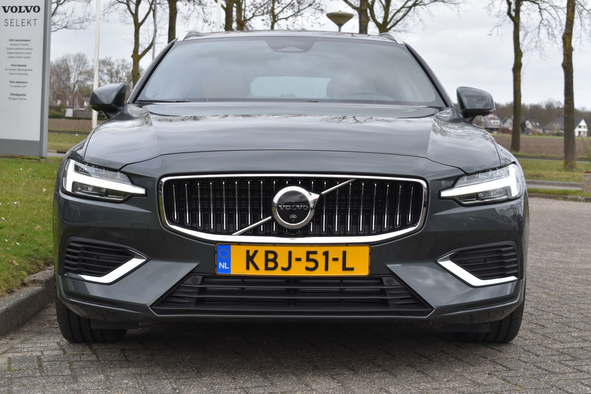 Volvo V60 T6 AWD 350PK Plug-in Hybrid Ultra Dark thumbnail 2