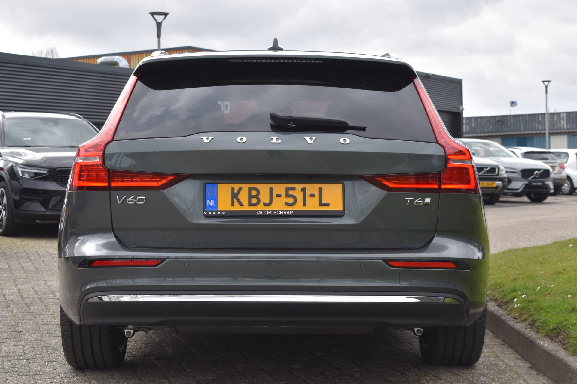 Volvo V60 T6 AWD 350PK Plug-in Hybrid Ultra Dark thumbnail 10