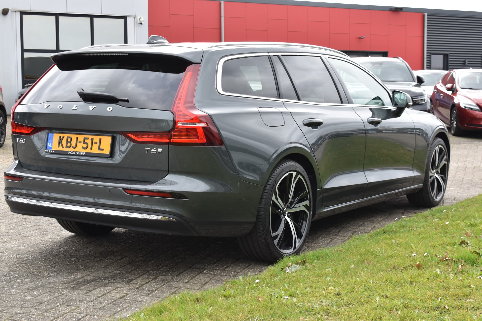 Volvo V60 T6 AWD 350PK Plug-in Hybrid Ultra Dark thumbnail 11