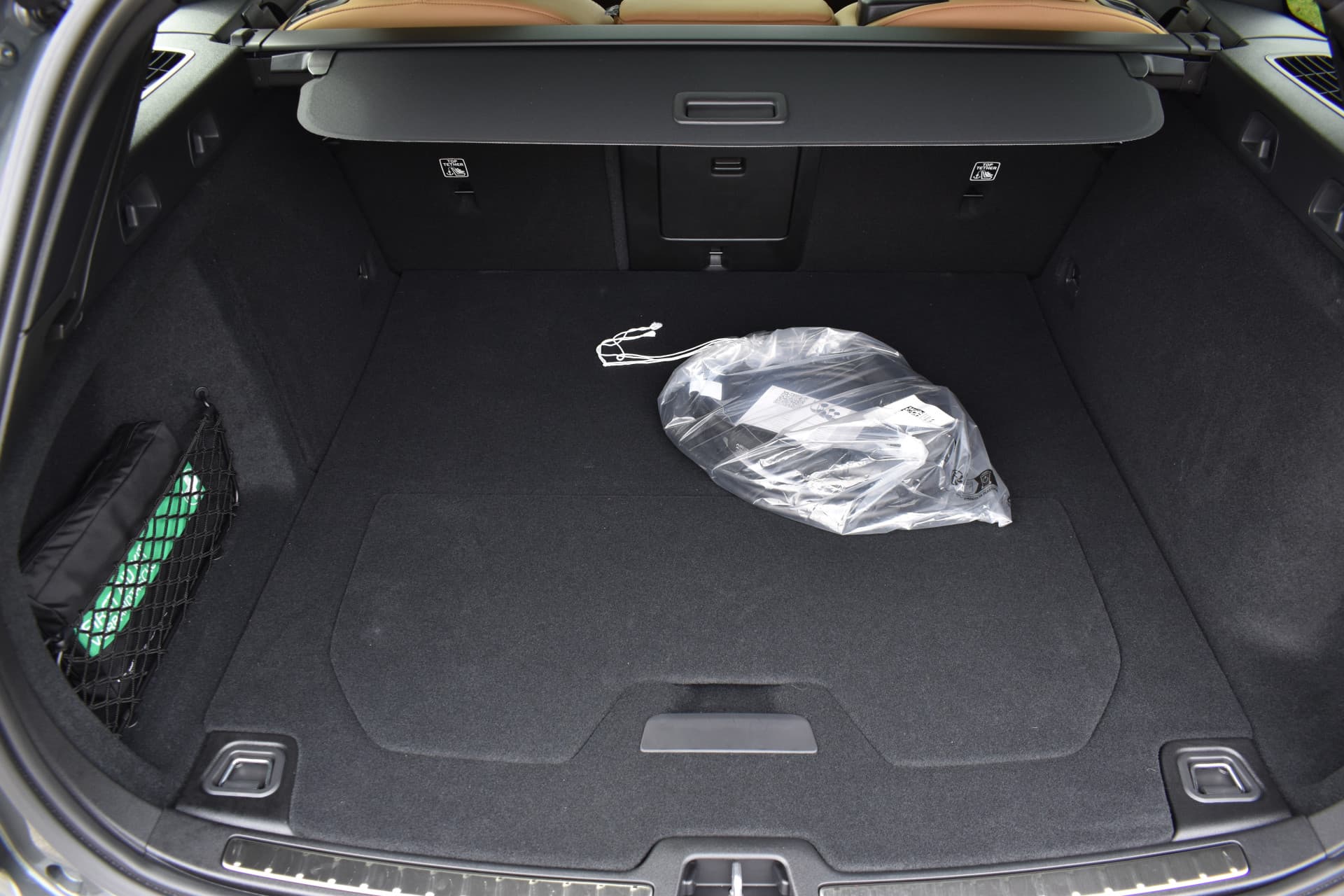 Volvo V60 T6 AWD 350PK Plug-in Hybrid Ultra Dark thumbnail 13