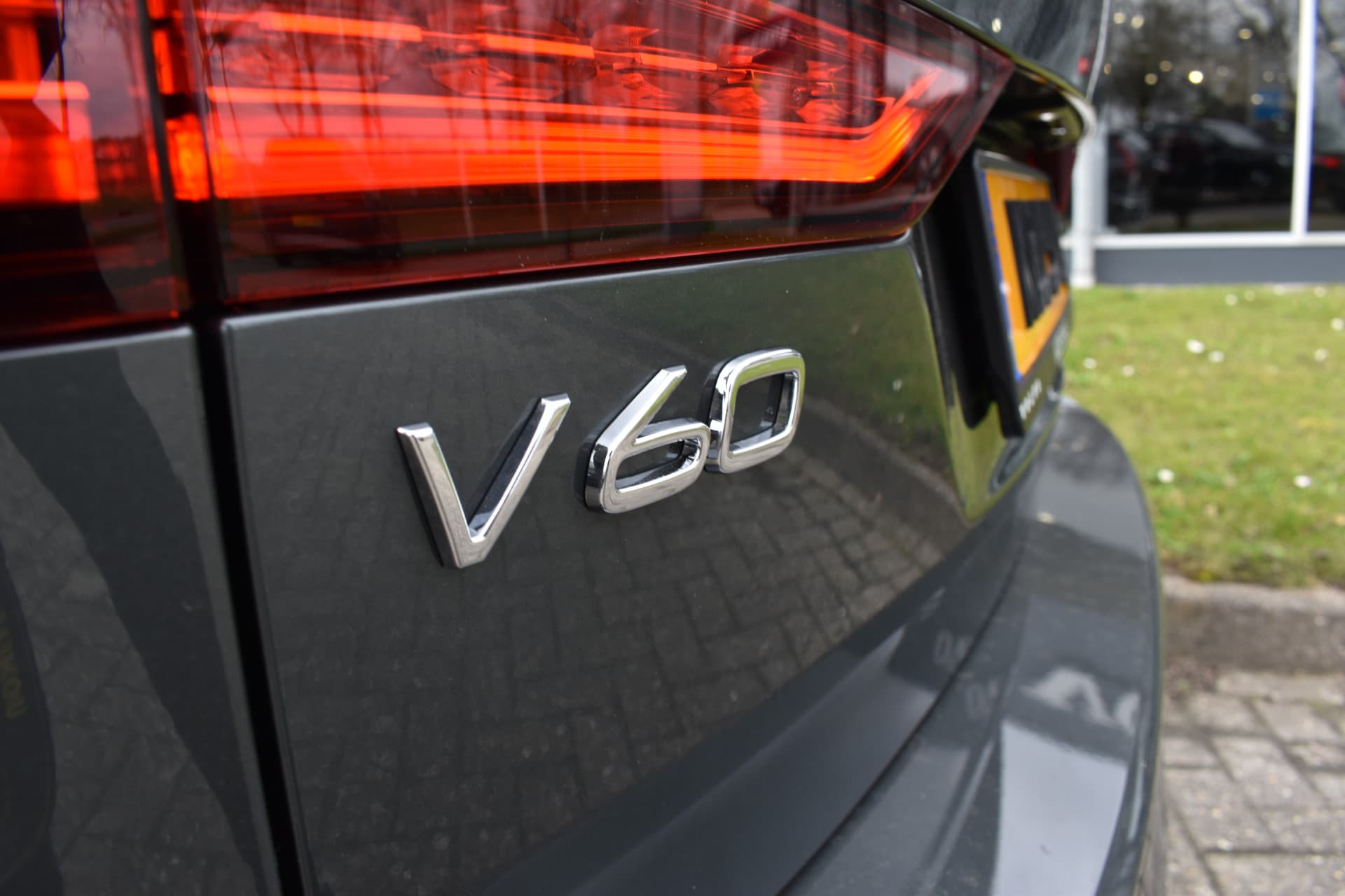 Volvo V60 T6 AWD 350PK Plug-in Hybrid Ultra Dark thumbnail 16