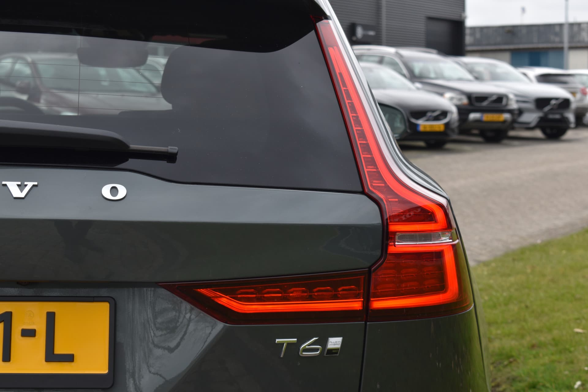 Volvo V60 T6 AWD 350PK Plug-in Hybrid Ultra Dark thumbnail 18