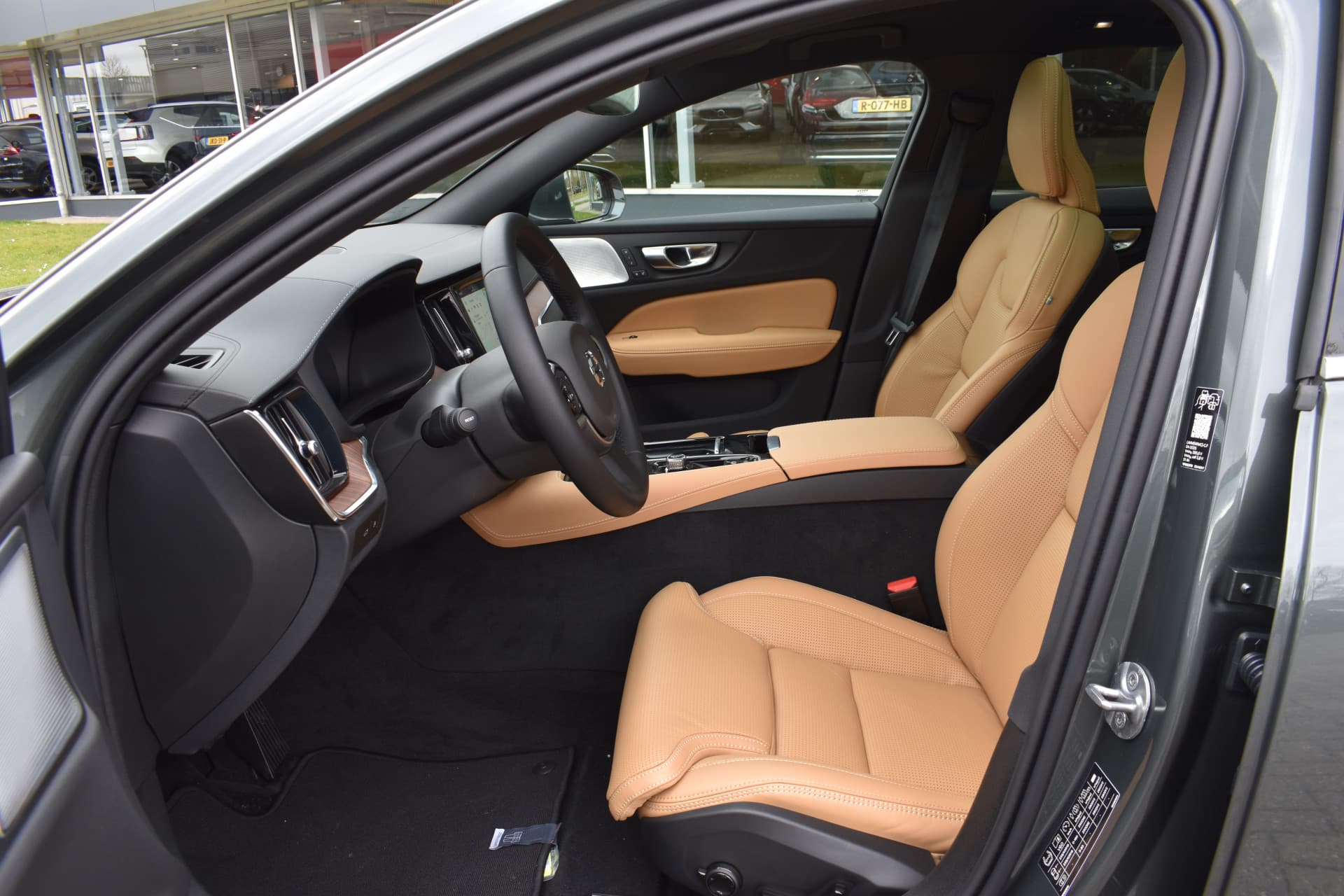 Volvo V60 T6 AWD 350PK Plug-in Hybrid Ultra Dark thumbnail 20